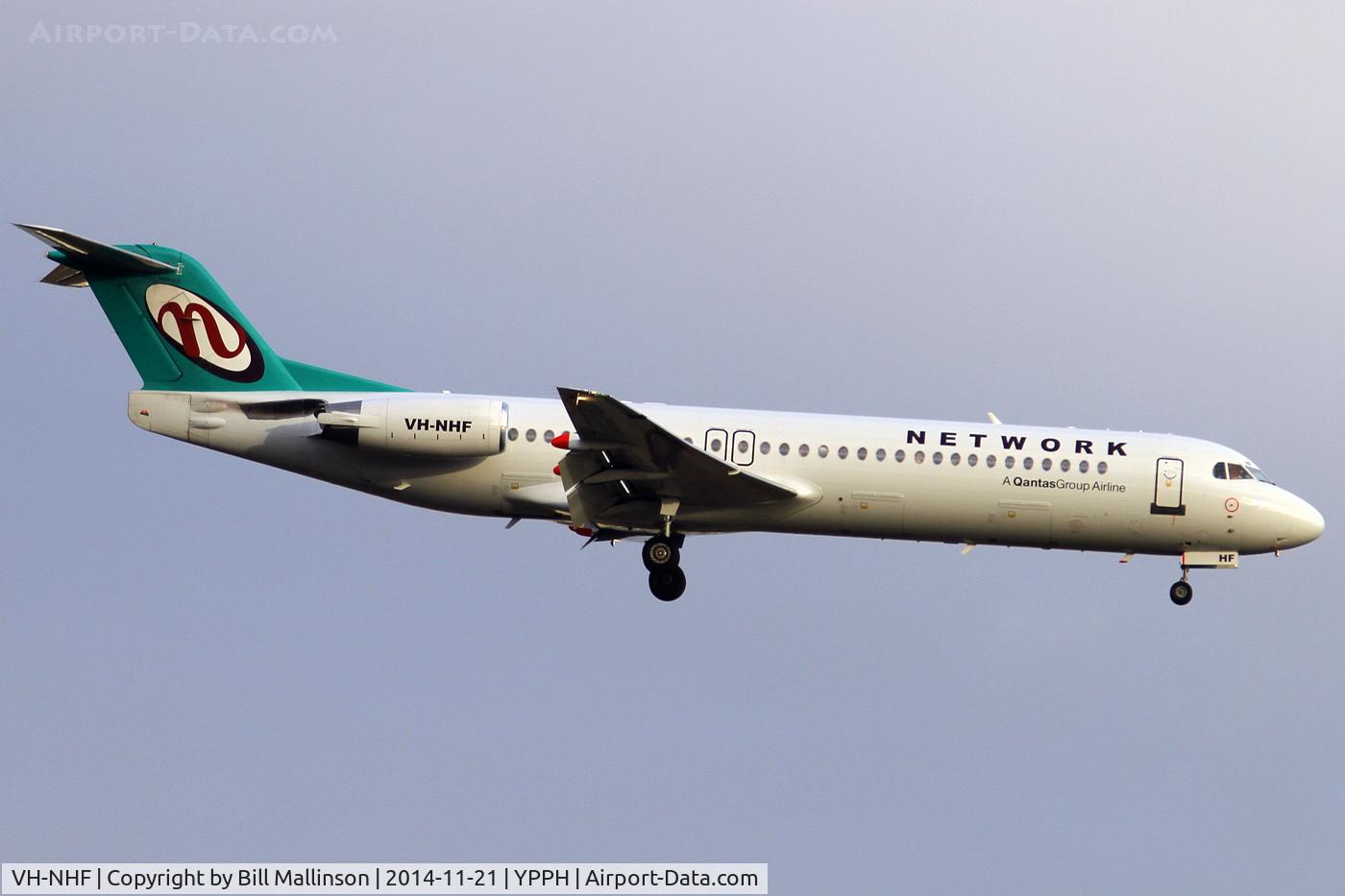 VH-NHF, 1993 Fokker 100 (F-28-0100) C/N 11458, finals to 21