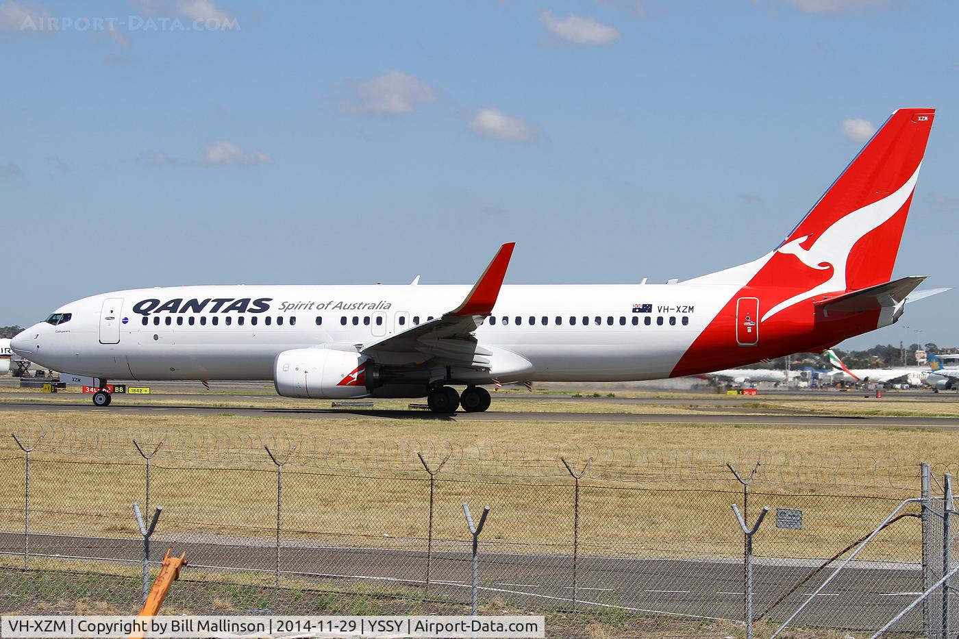 VH-XZM, 2014 Boeing 737-838 C/N 44574, taxiing to 34R