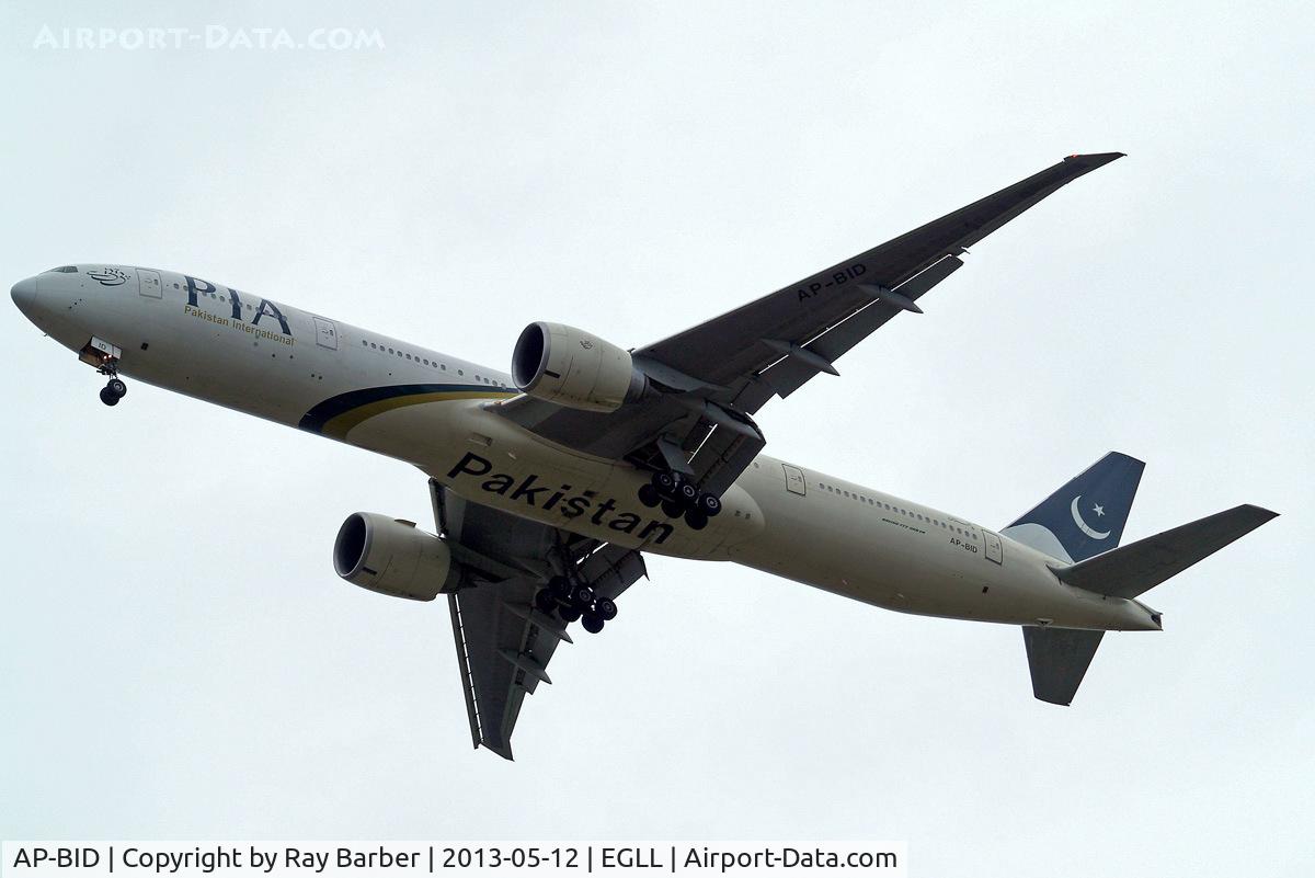 AP-BID, 2008 Boeing 777-340/ER C/N 33780, Boeing 777-340ER [33780] (Pakistan International Airlines) Home~G 12/05/2013. On approach 27R.