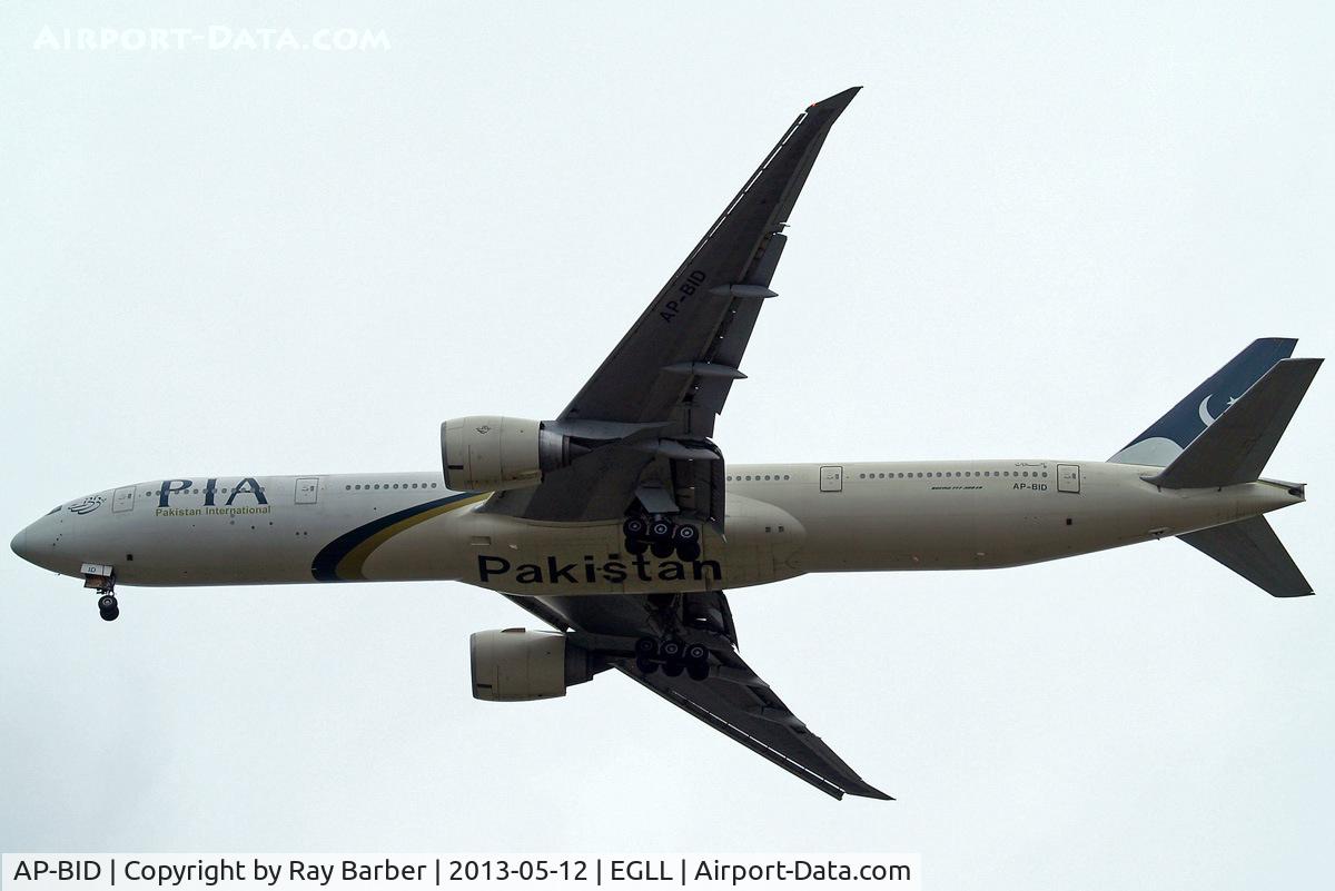 AP-BID, 2008 Boeing 777-340/ER C/N 33780, Boeing 777-340ER [33780] (Pakistan International Airlines) Home~G 12/05/2013. On approach 27R.