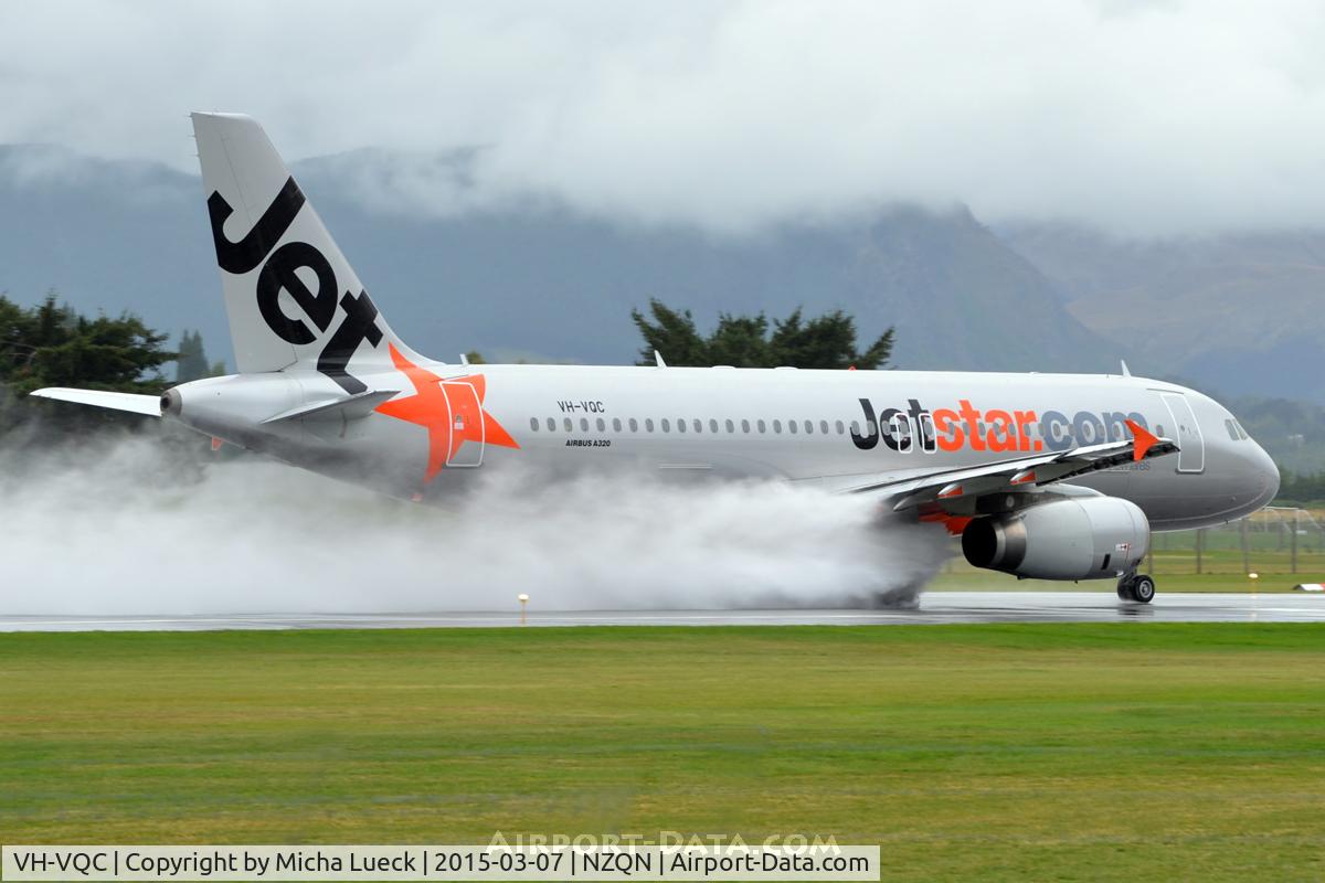 VH-VQC, 2008 Airbus A320-232 C/N 3668, Take-off run on a wet day
