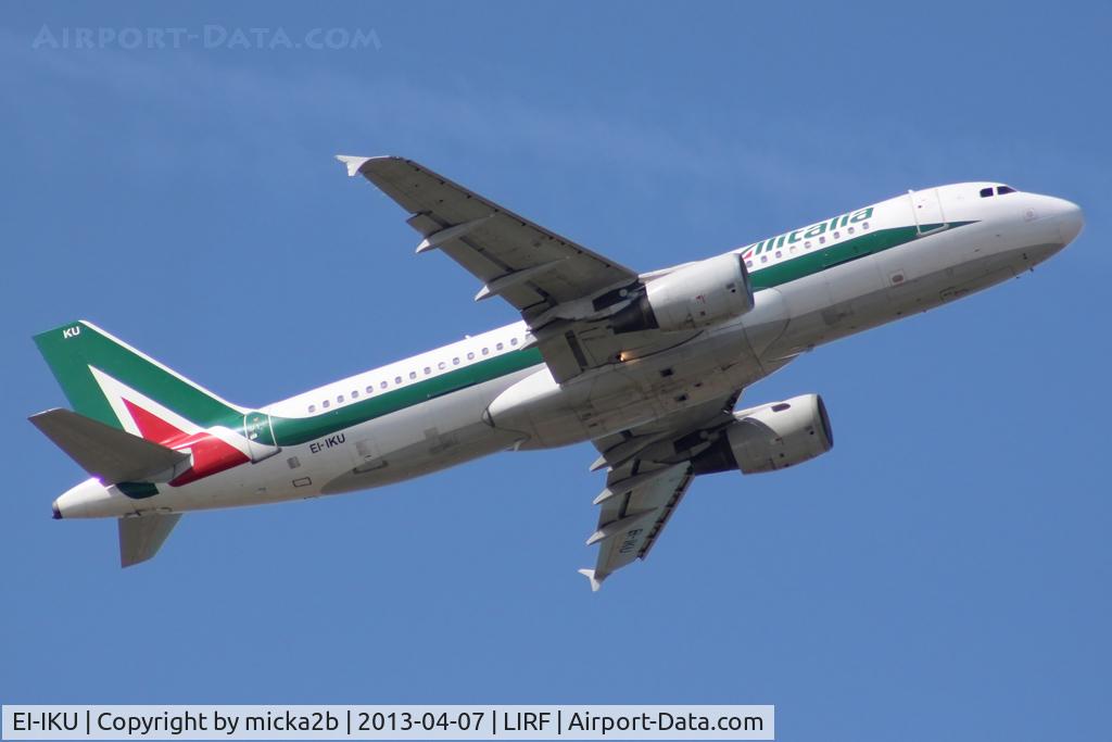 EI-IKU, 2000 Airbus A320-214 C/N 1217, Take off