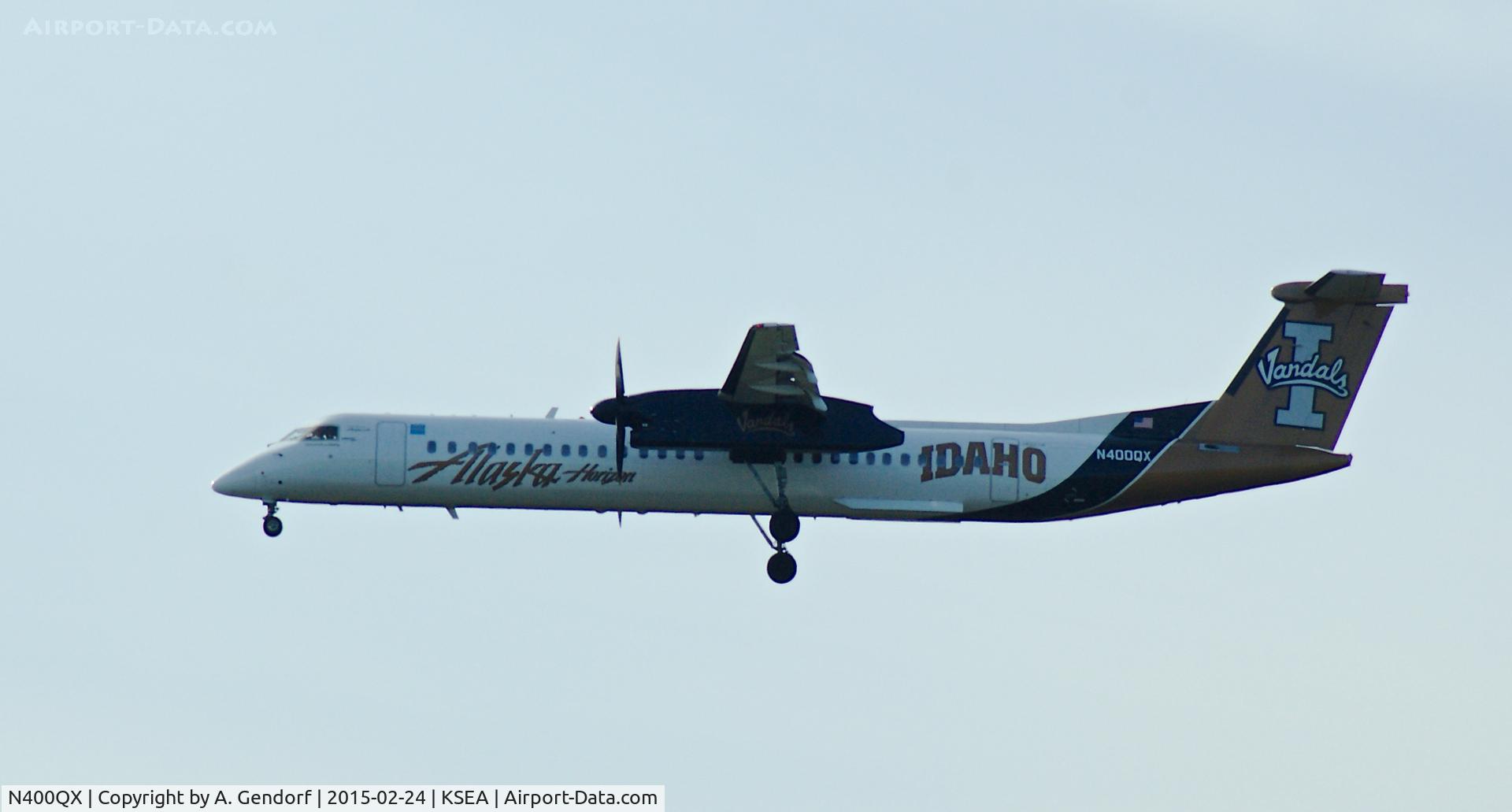 N400QX, 2000 Bombardier DHC-8-402 Dash 8 C/N 4030, Horizon Air, Idaho Vandals cs., is here on short finals at Seattle-Tacoma Int'l(KSEA)
