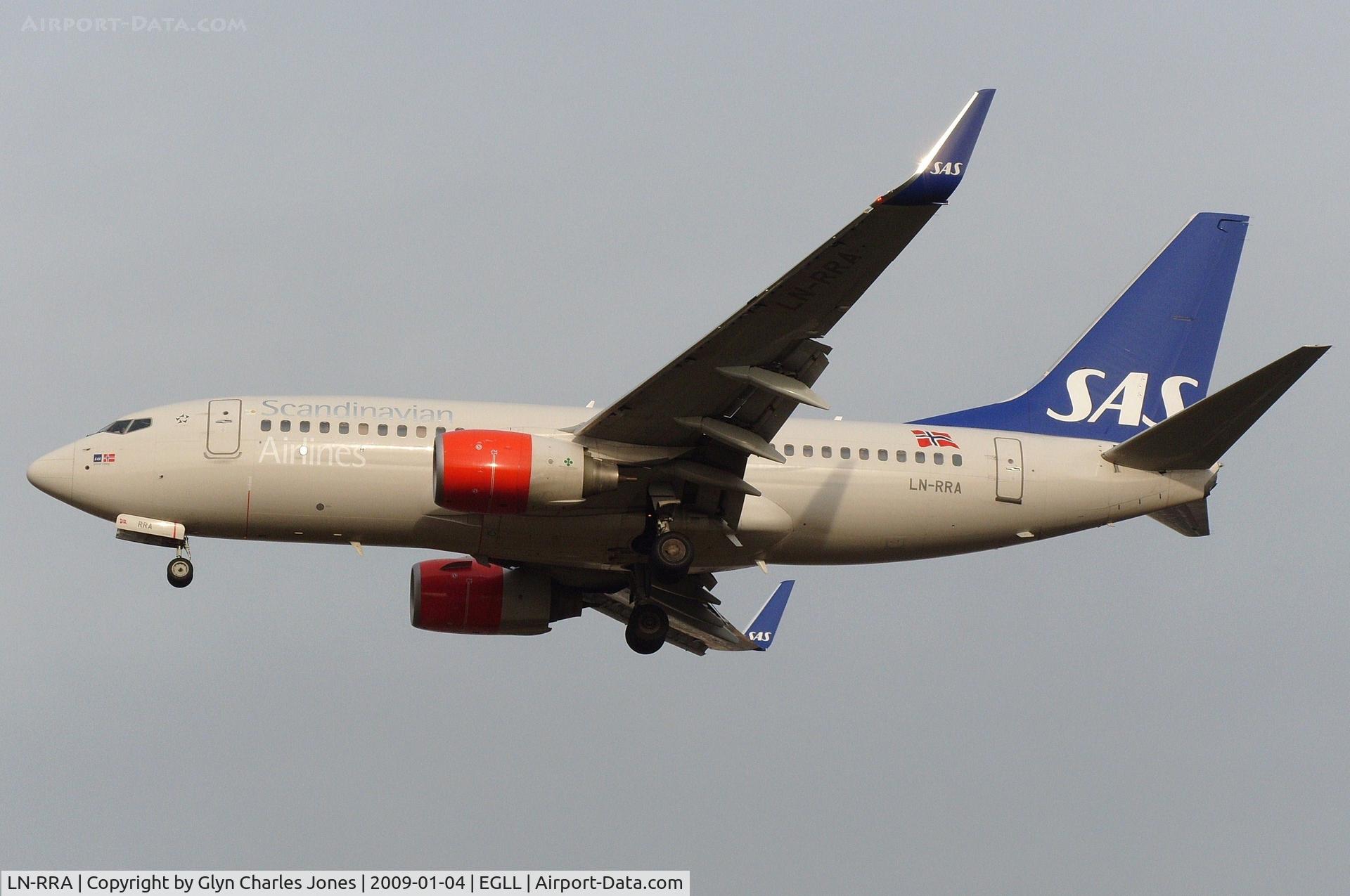 LN-RRA, 2007 Boeing 737-783 C/N 30471, On finals to runway 27L. Operated by SAS Norge.