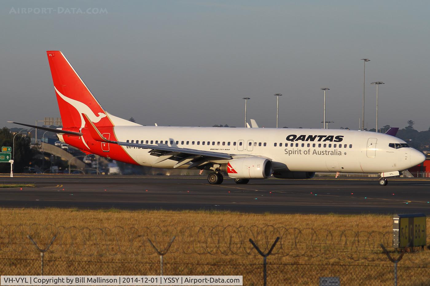 VH-VYL, 2008 Boeing 737-838 C/N 34184, taxiing from 34R