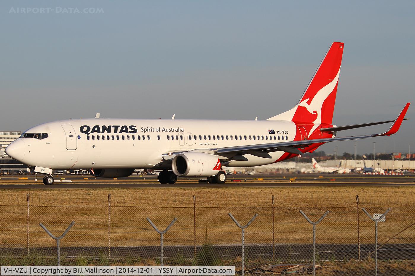 VH-VZU, 2011 Boeing 737-838 C/N 34187, taxiing to 34R
