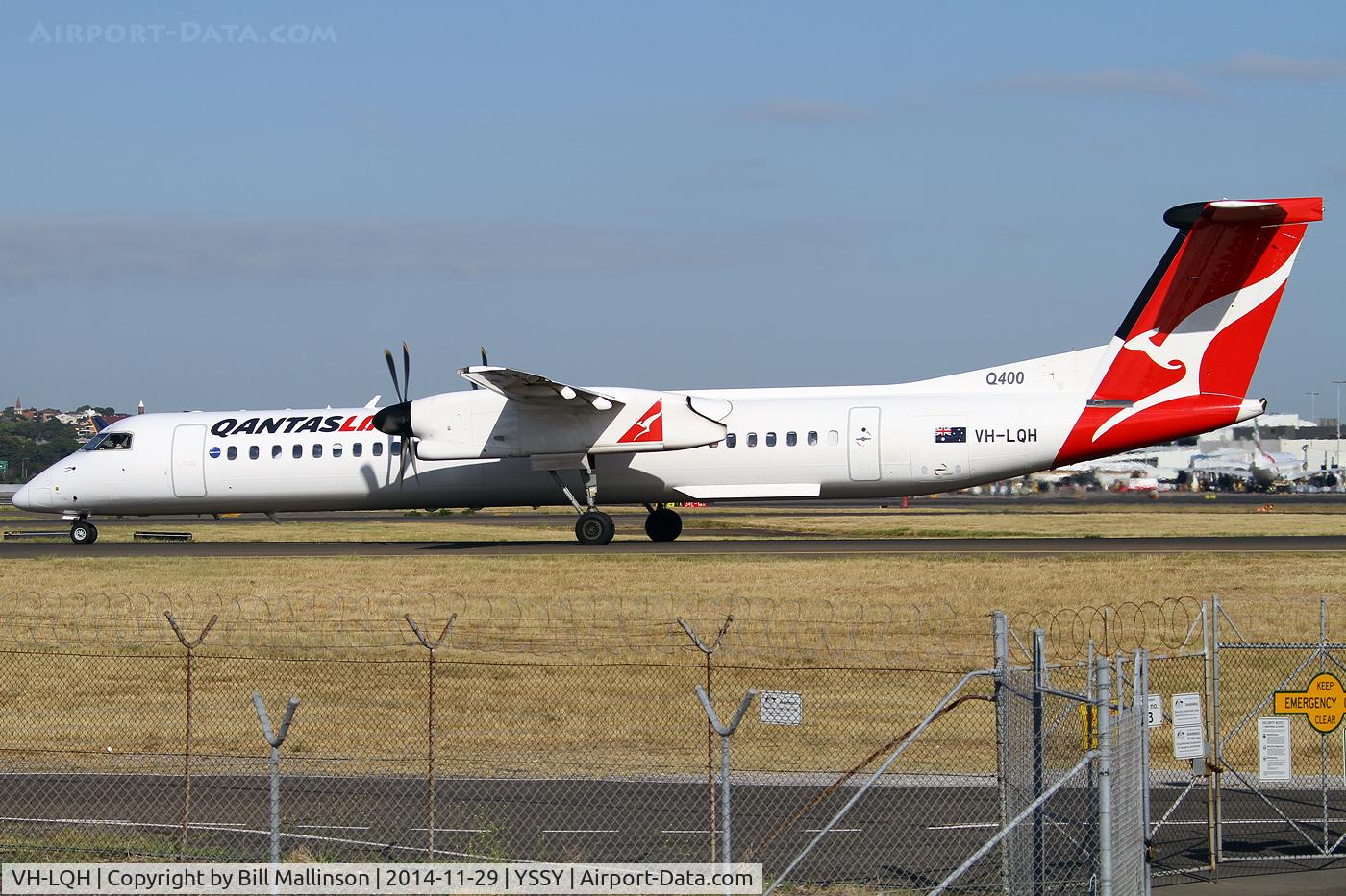 VH-LQH, 2013 De Havilland Canada DHC-8-402 Dash 8 C/N 4431, taxiing to 34R