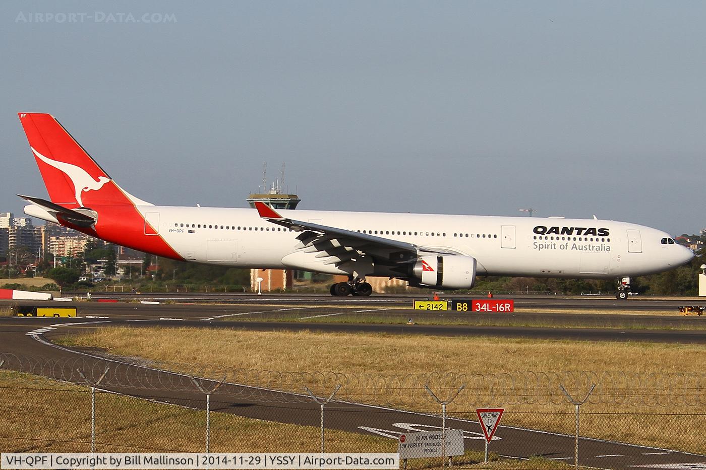 VH-QPF, 2004 Airbus A330-303 C/N 0595, in on 34L