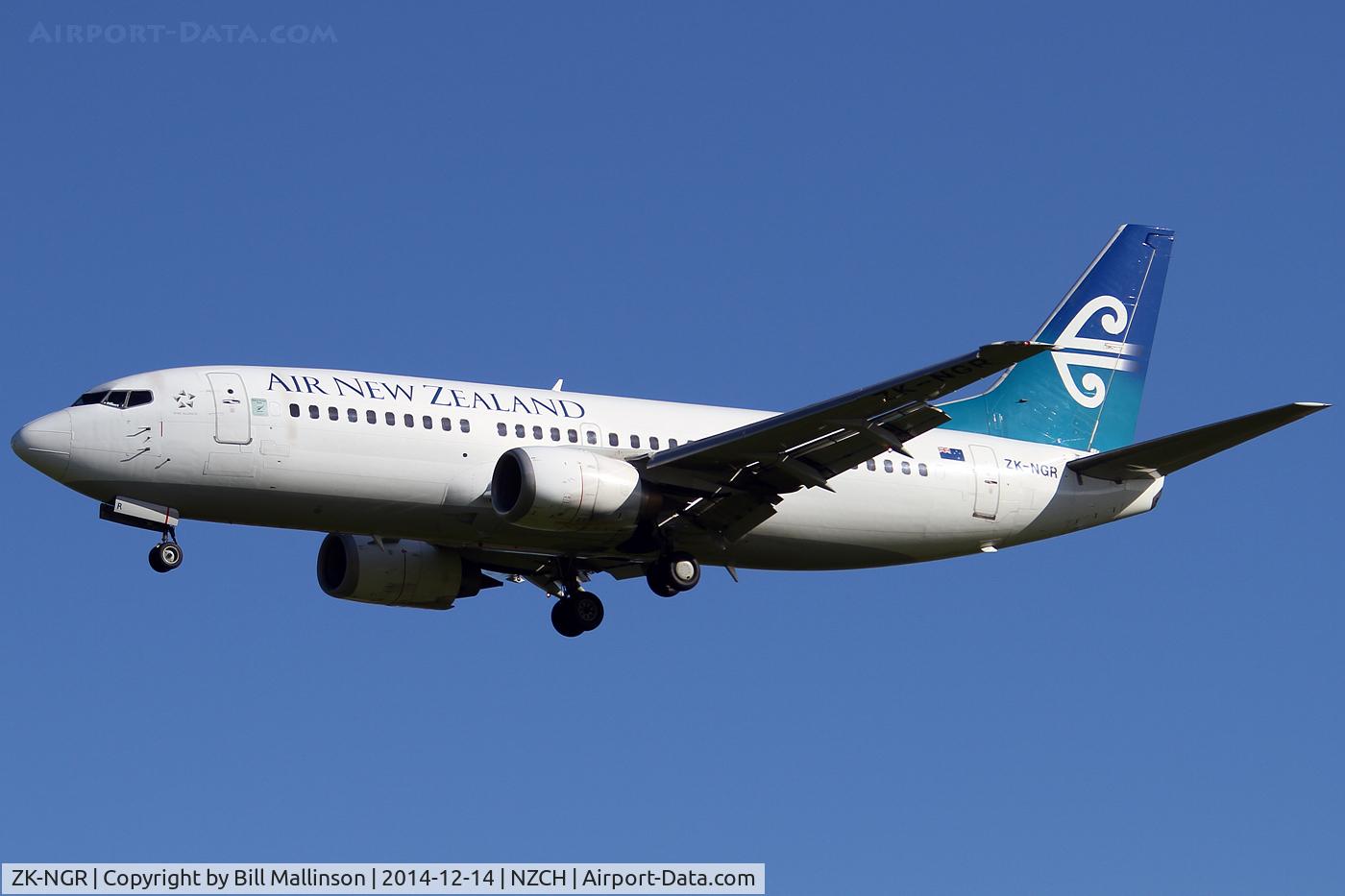 ZK-NGR, 1998 Boeing 737-33A C/N 27460, finals to 02