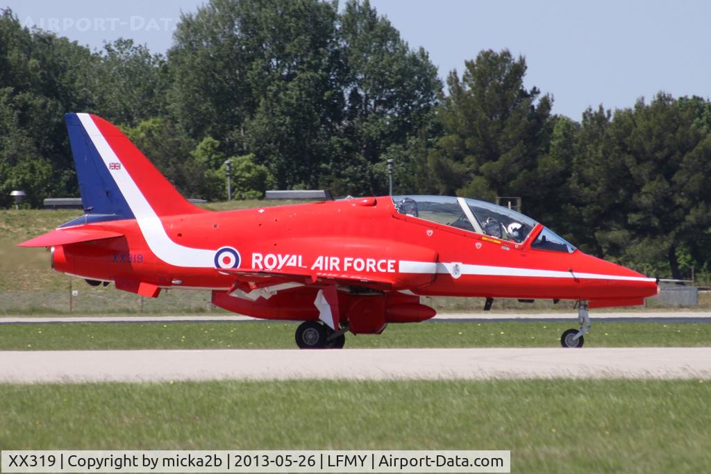 XX319, 1980 Hawker Siddeley Hawk T.1A C/N 162/312144, Taxiing
