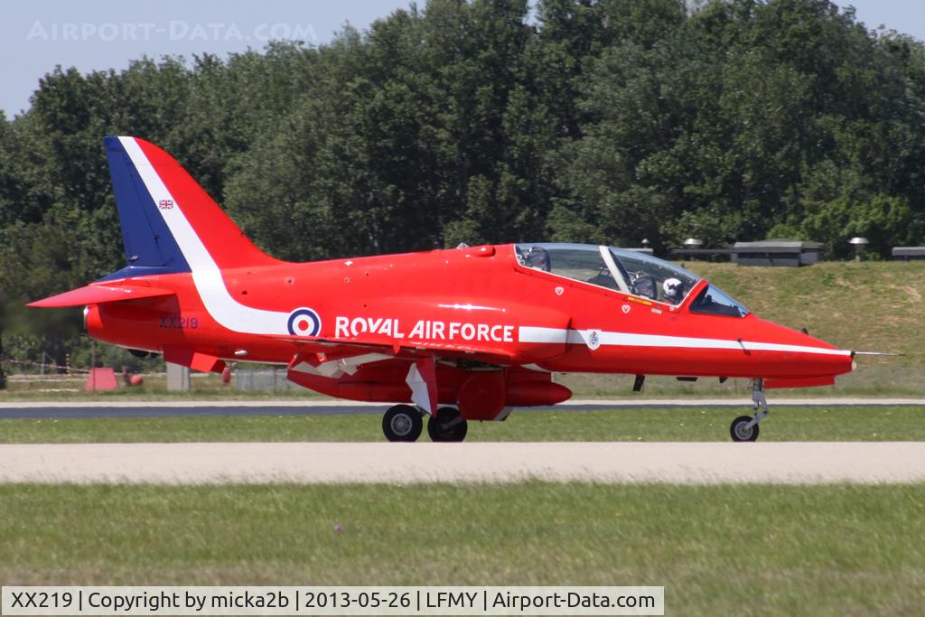 XX219, 1978 Hawker Siddeley Hawk T.1A C/N 055/312055, Taxiing