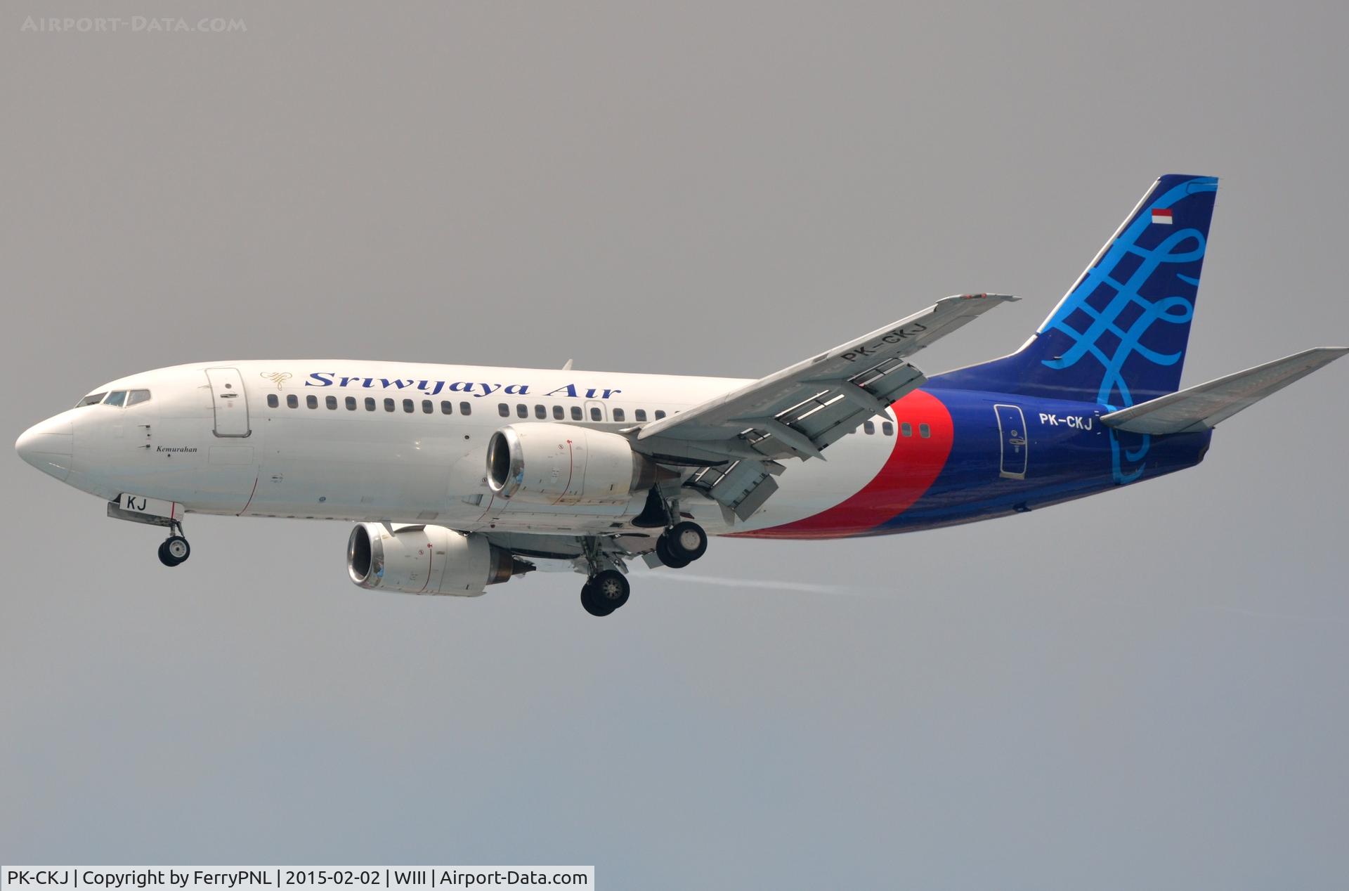 PK-CKJ, 1994 Boeing 737-3L9 C/N 27337, Sriwijaya Air B733 landing