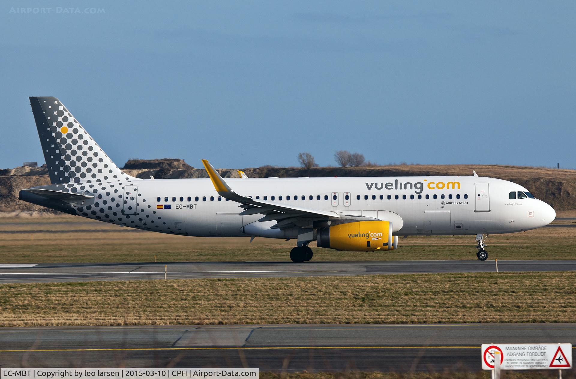 EC-MBT, 2014 Airbus A320-232 C/N 6128, Copenhagen Kastrup 10.3.15