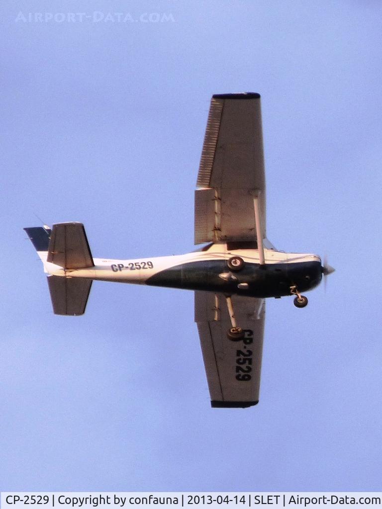 CP-2529, Cessna 150 C/N 15075657, Training plane, with the old paint, over Santa Cruz de la Sierra