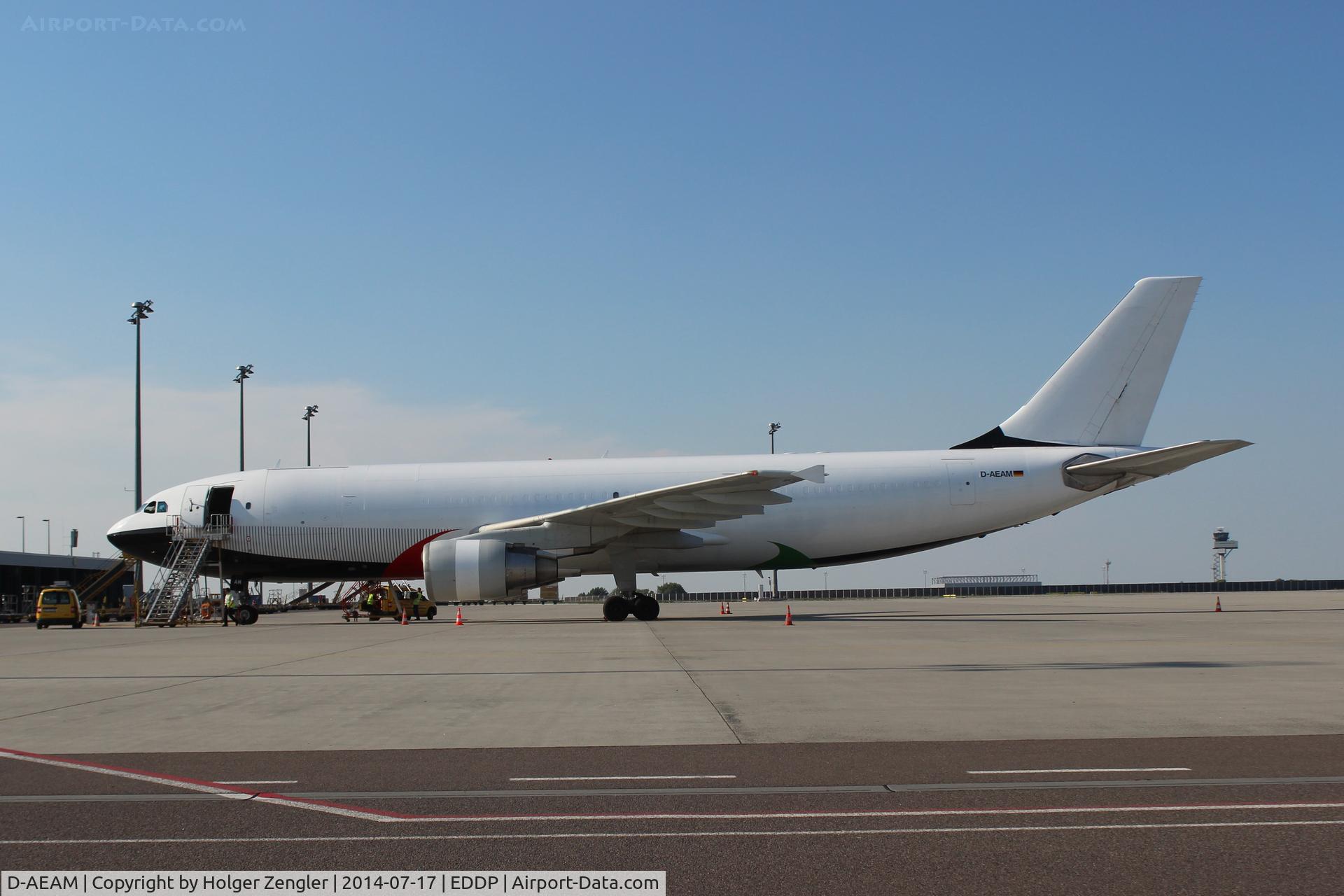 D-AEAM, 1999 Airbus A300B4-622R(F) C/N 797, Seems to be a DHL jet, but doesn´t look like one yet....