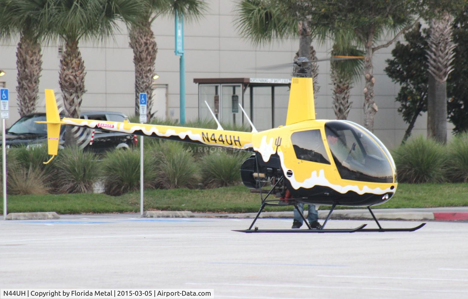 N44UH, Robinson R22 C/N 4677, Robinson R22 at Heliexpo Orlando