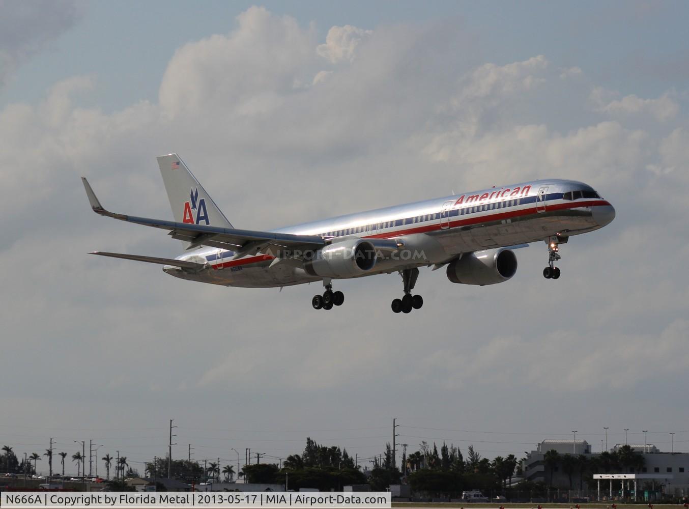 N666A, 1992 Boeing 757-223 C/N 25300, American