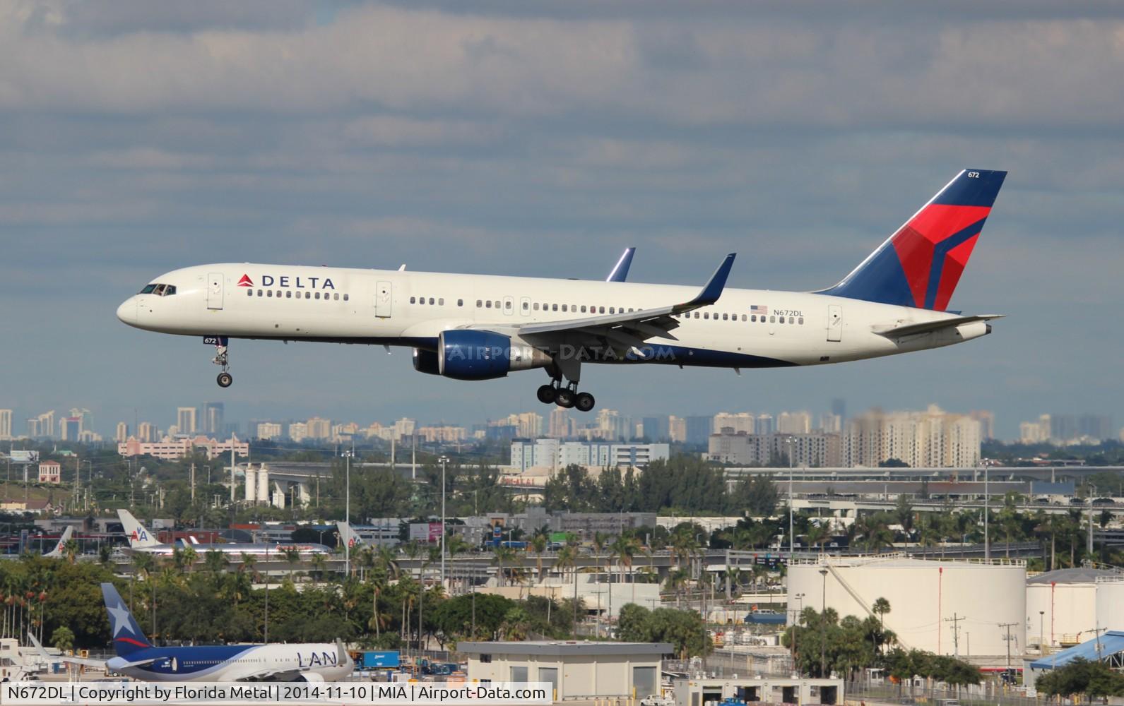 N672DL, 1992 Boeing 757-232 C/N 25977, Delta 757