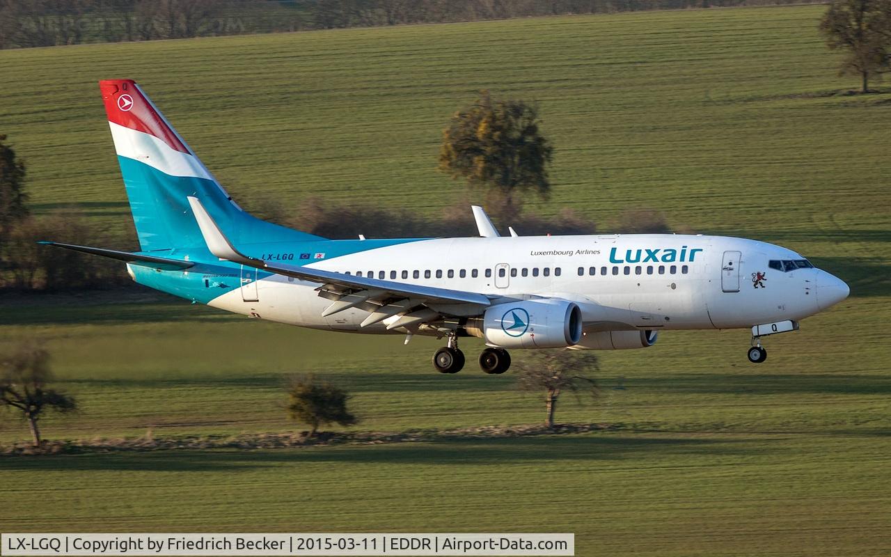LX-LGQ, 2004 Boeing 737-7C9 C/N 33802, on final RW09
