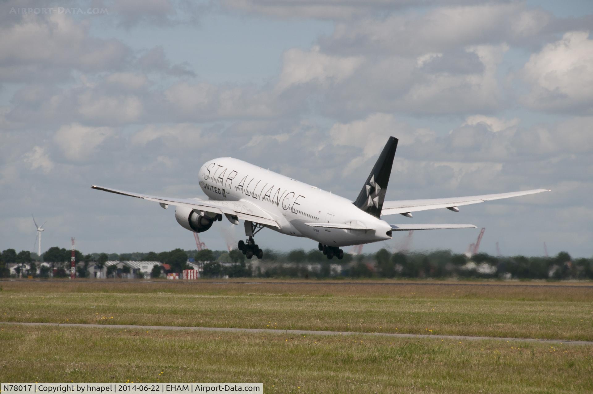 N78017, 2002 Boeing 777-224 (ER) C/N 31679, taken at 18R