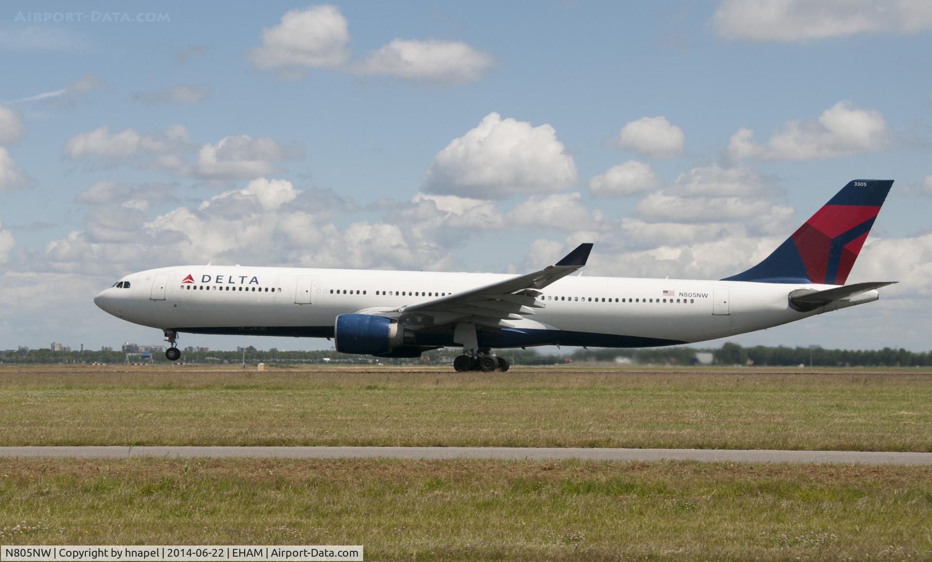 N805NW, 2003 Airbus A330-323 C/N 0552, taken at 18R