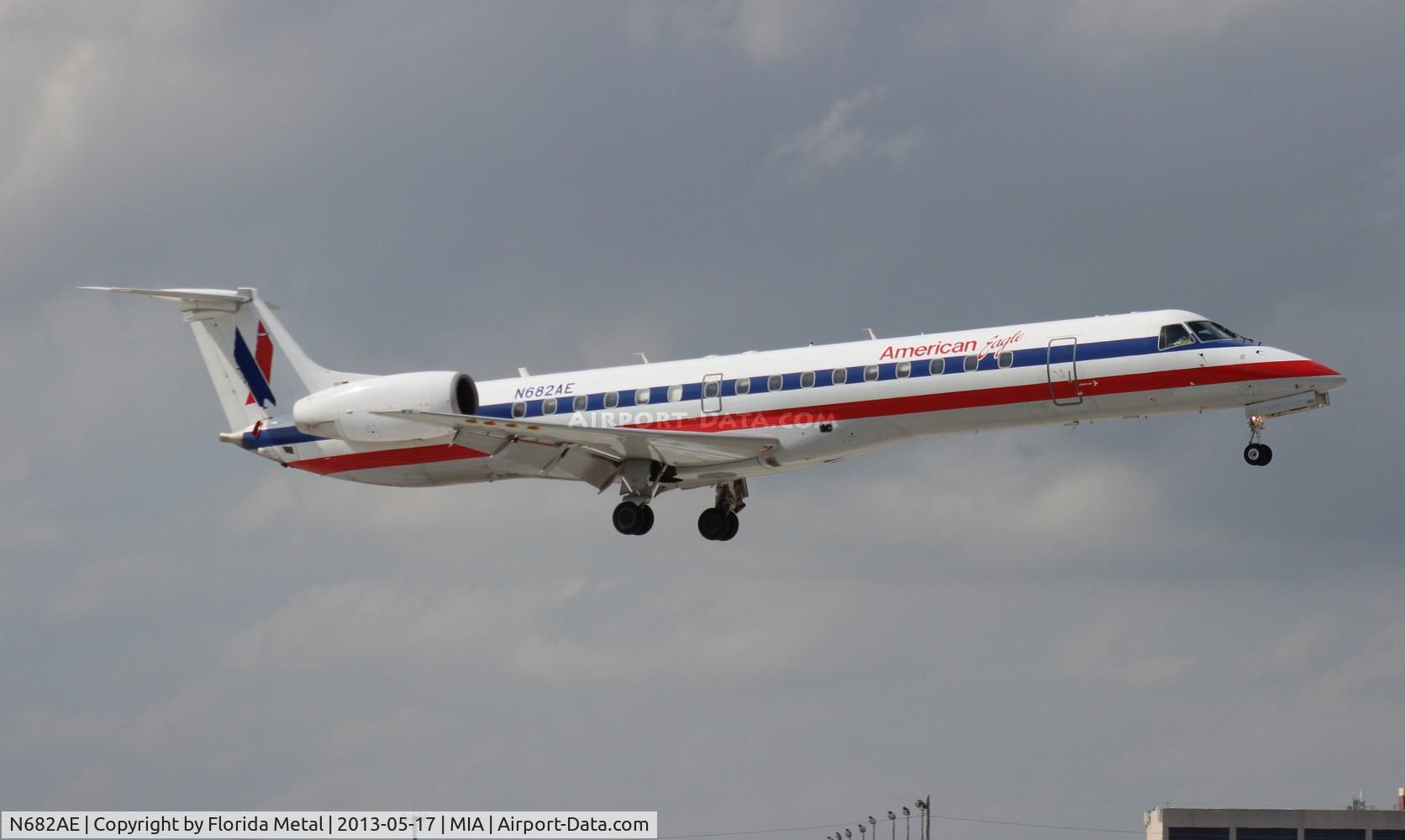 N682AE, 2004 Embraer ERJ-145LR (EMB-145LR) C/N 14500826, Eagle E145