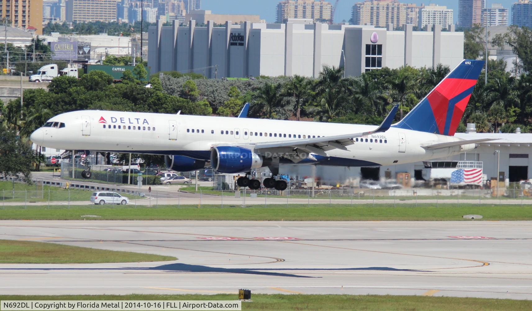 N692DL, 1998 Boeing 757-232 C/N 29724, Delta