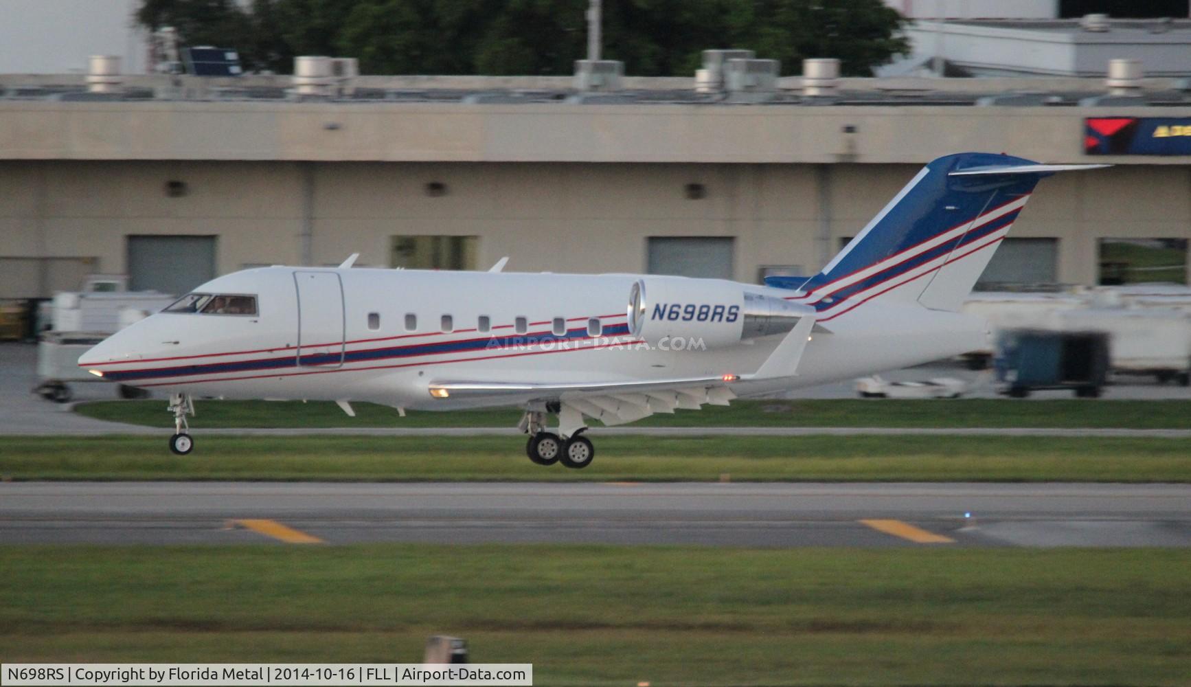 N698RS, 2000 Bombardier Challenger 604 (CL-600-2B16) C/N 5460, Challenger 604