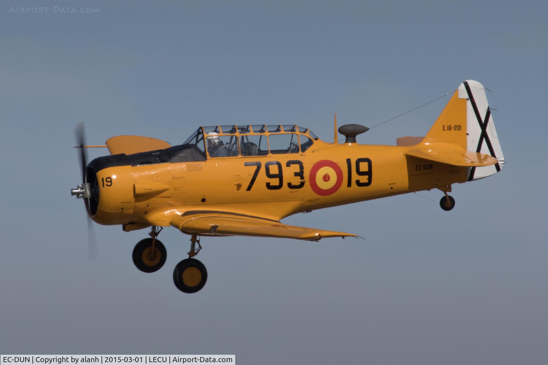 EC-DUN, North American T-6G Texan C/N 197-20, On finals at Cuatro Vientos, Madrid