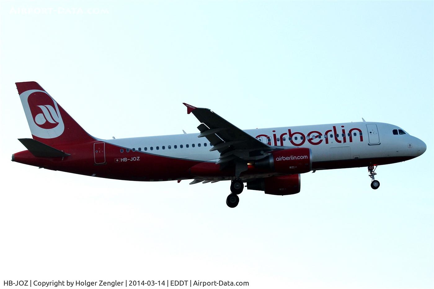 HB-JOZ, 2011 Airbus A320-214 C/N 4631, A swiss Air Berliner on final for rwy 26R.....