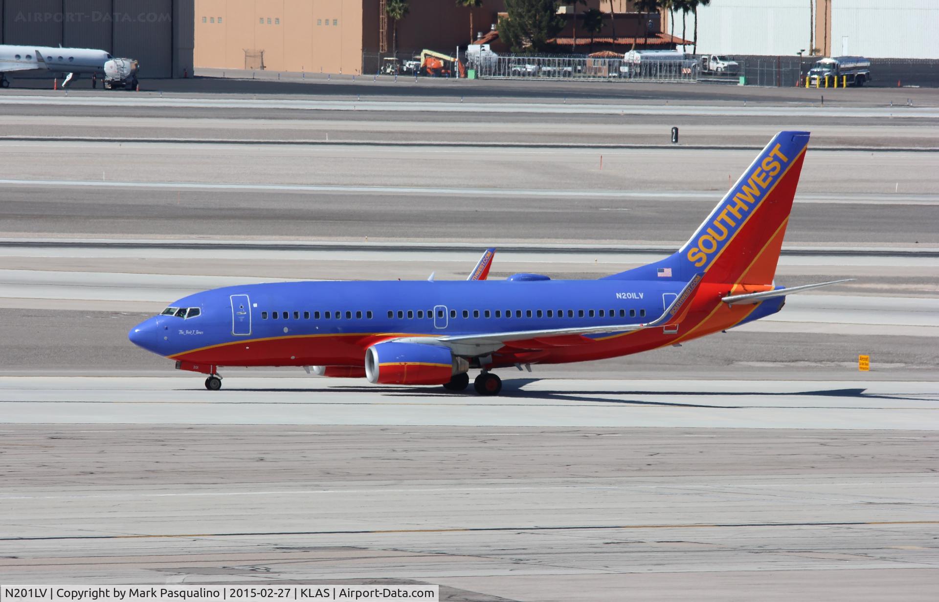 N201LV, 2005 Boeing 737-7H4 C/N 29854, Boeing 737-700
