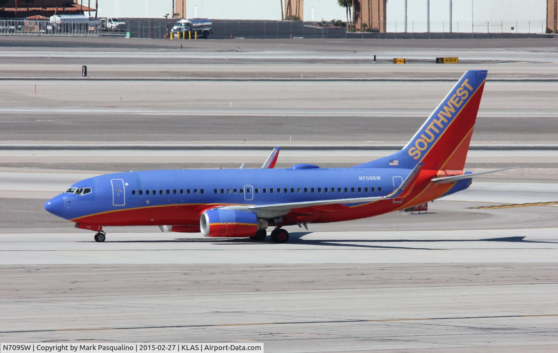 N709SW, 1998 Boeing 737-7H4 C/N 27843, Boeing 737-700