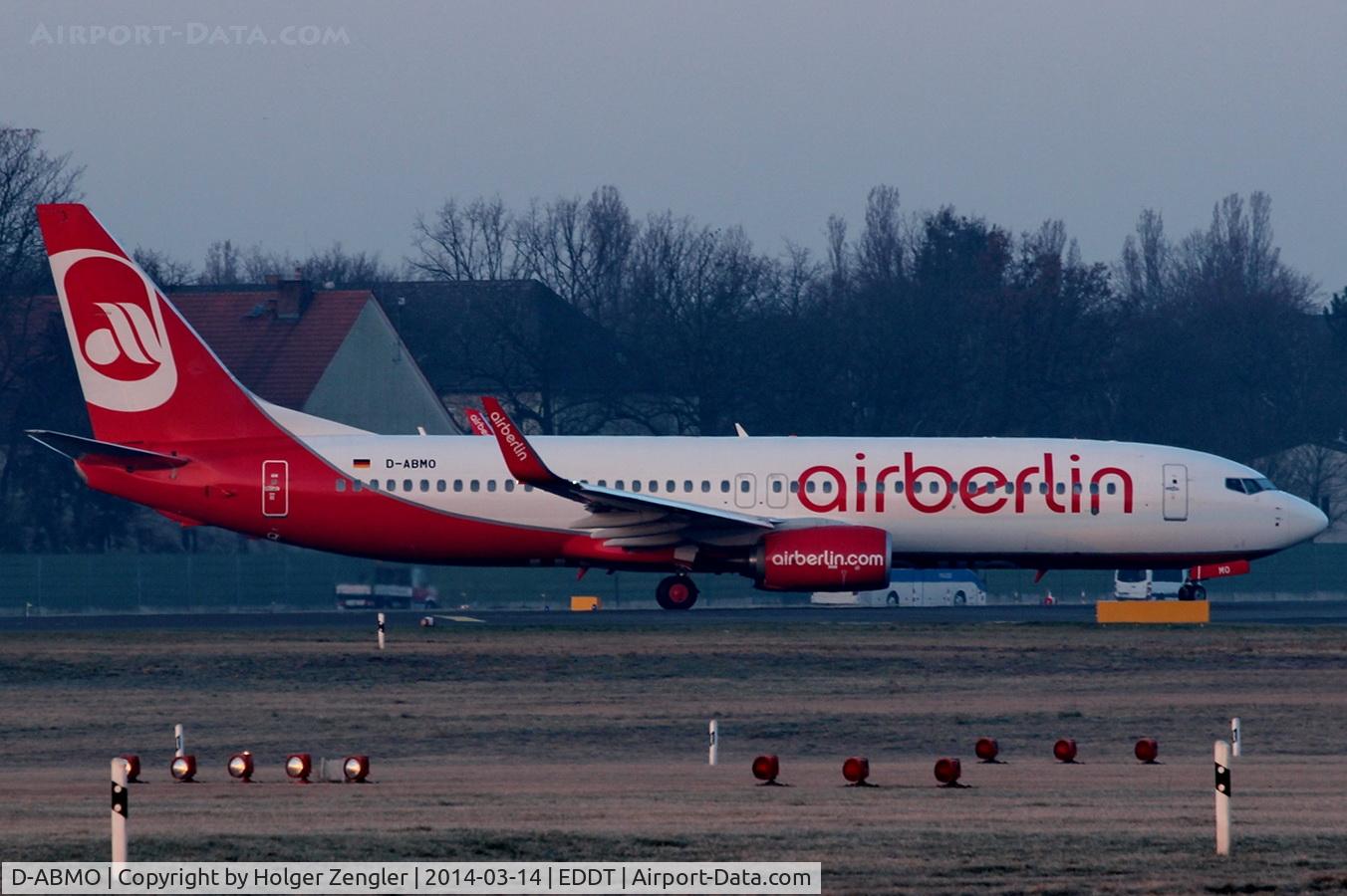 D-ABMO, 2013 Boeing 737-86J C/N 36122, Early bird at holding point 26R....