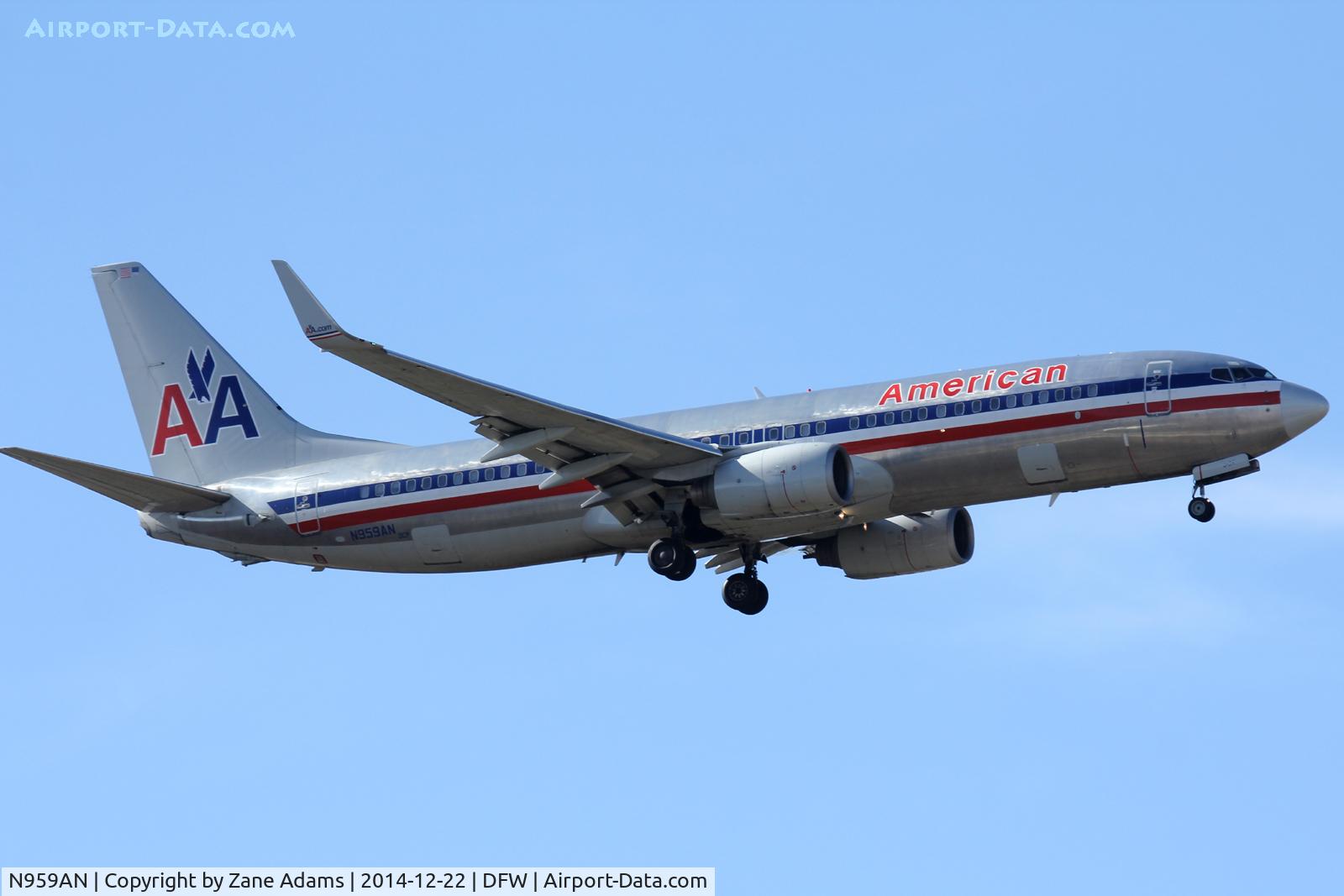N959AN, 2001 Boeing 737-823 C/N 30828, At DFW Airport