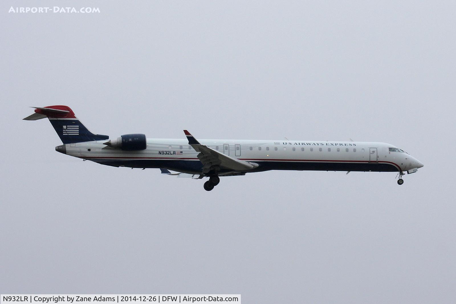N932LR, 2005 Bombardier CRJ-900ER (CL-600-2D24) C/N 15032, Landing at DFW Airport