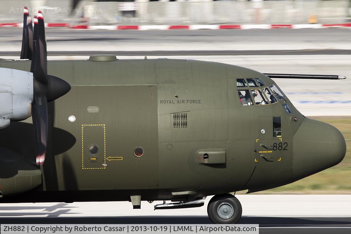 ZH882, 1999 Lockheed Martin C-130J Hercules C.5 C/N 382-5480, Takeoff 13