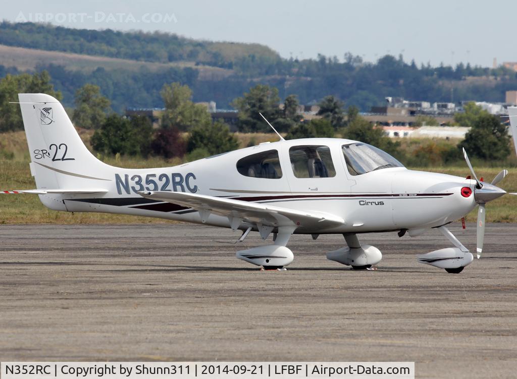N352RC, 2002 Cirrus SR22 C/N 0186, Participant of the LFBF Airshow 2014 - Demo aircraft