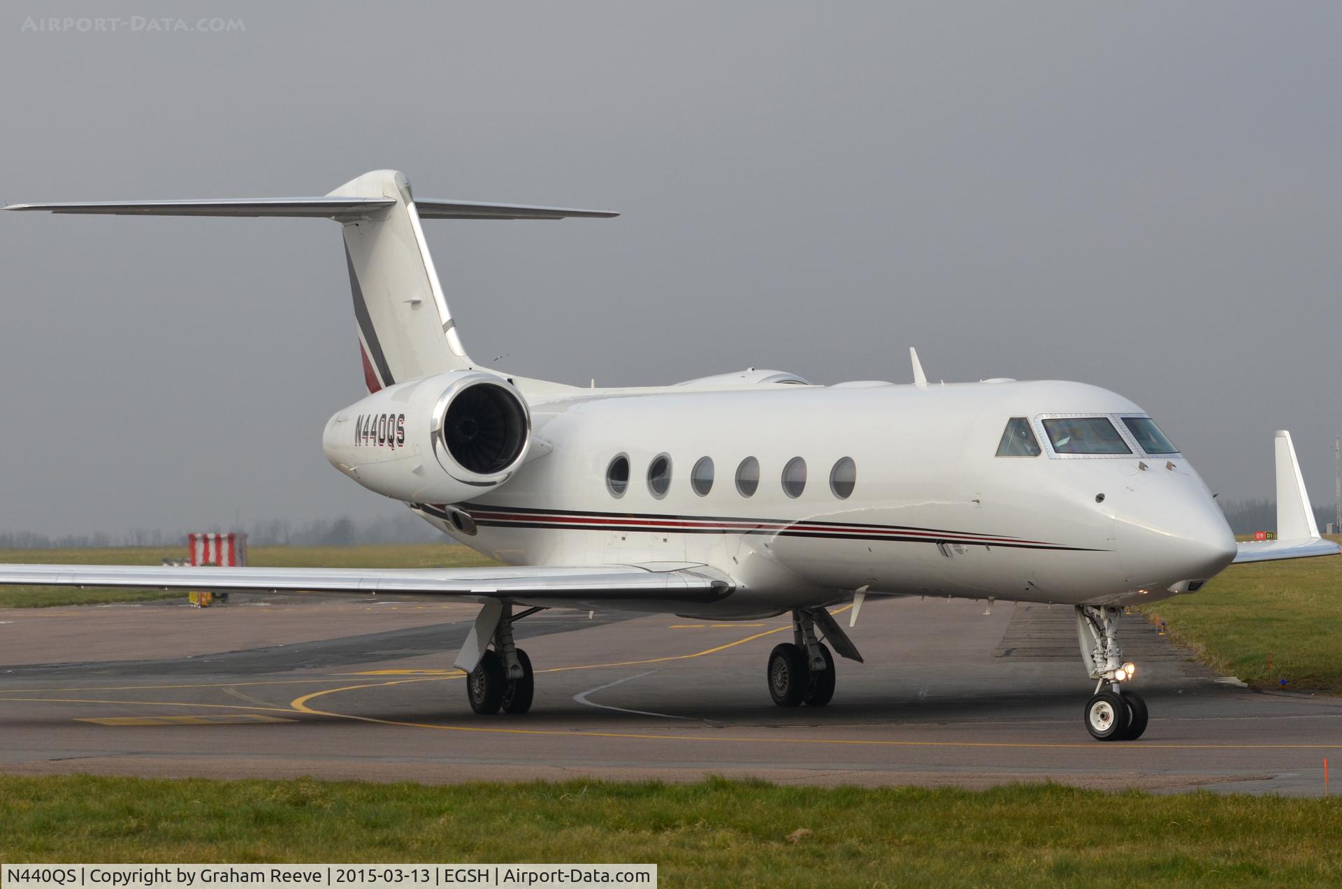 N440QS, 2005 Gulfstream Aerospace GIV-X (G450) C/N 4025, Moving to Stand 7.