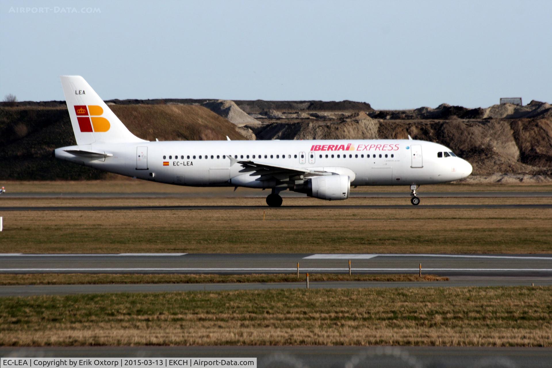 EC-LEA, 1999 Airbus A320-214 C/N 1099, EC-LEA taxing for take off rw 04R