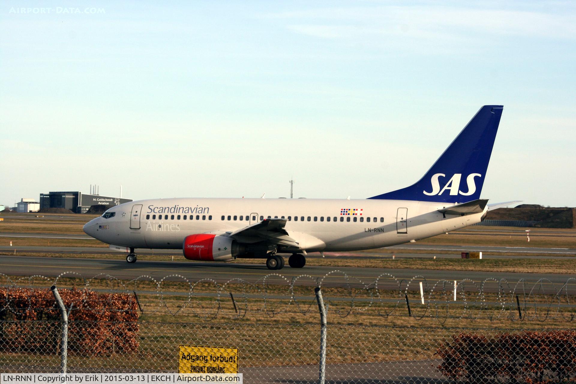 LN-RNN, 2000 Boeing 737-783 C/N 28315, LN-RNN just arrived rw 04L