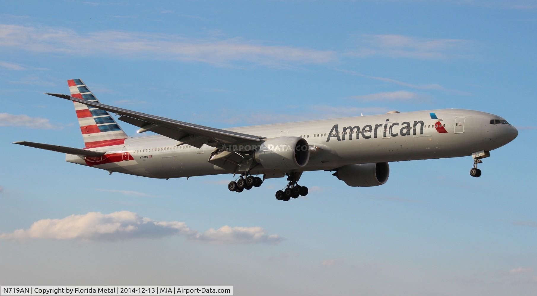 N719AN, 2013 Boeing 777-323/ER C/N 41668, American