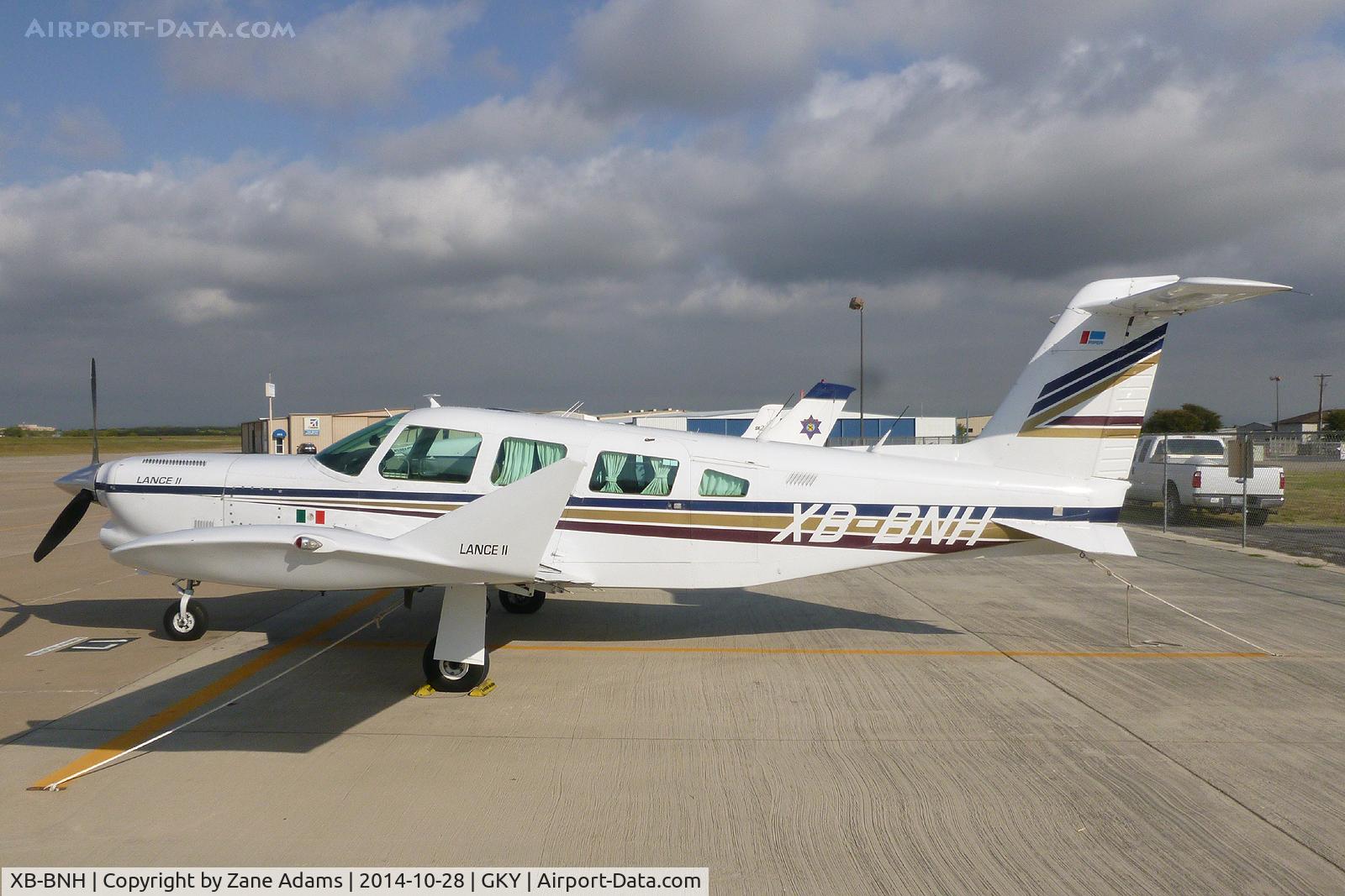 XB-BNH, 1979 Piper PA-32R C/N 32R-7987066, At Arlington Municipal