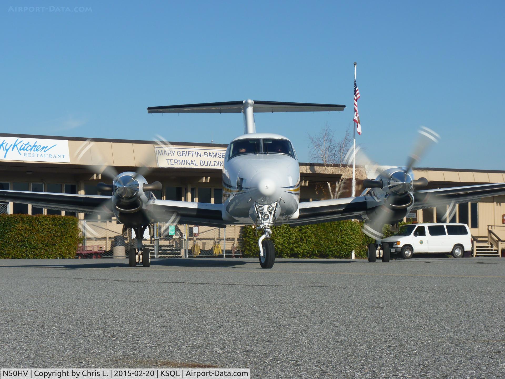 N50HV, 2004 Raytheon B200 Super King Air C/N BB-1879, A local King Air B200 taxis for a flight out to Van Nuys form San Carlos.