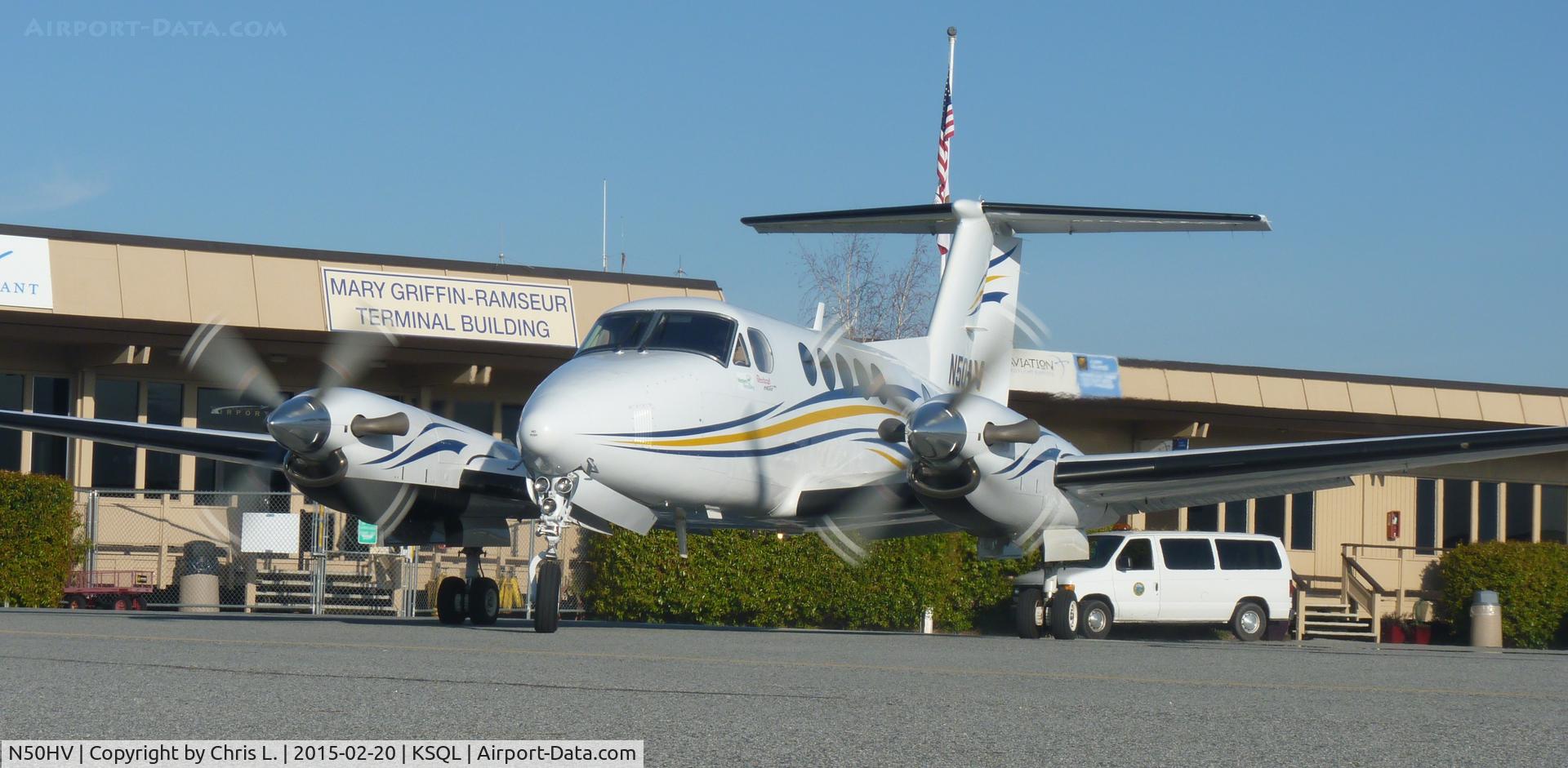N50HV, 2004 Raytheon B200 Super King Air C/N BB-1879, A local King Air B200 taxis for a flight out to Van Nuys from San Carlos.