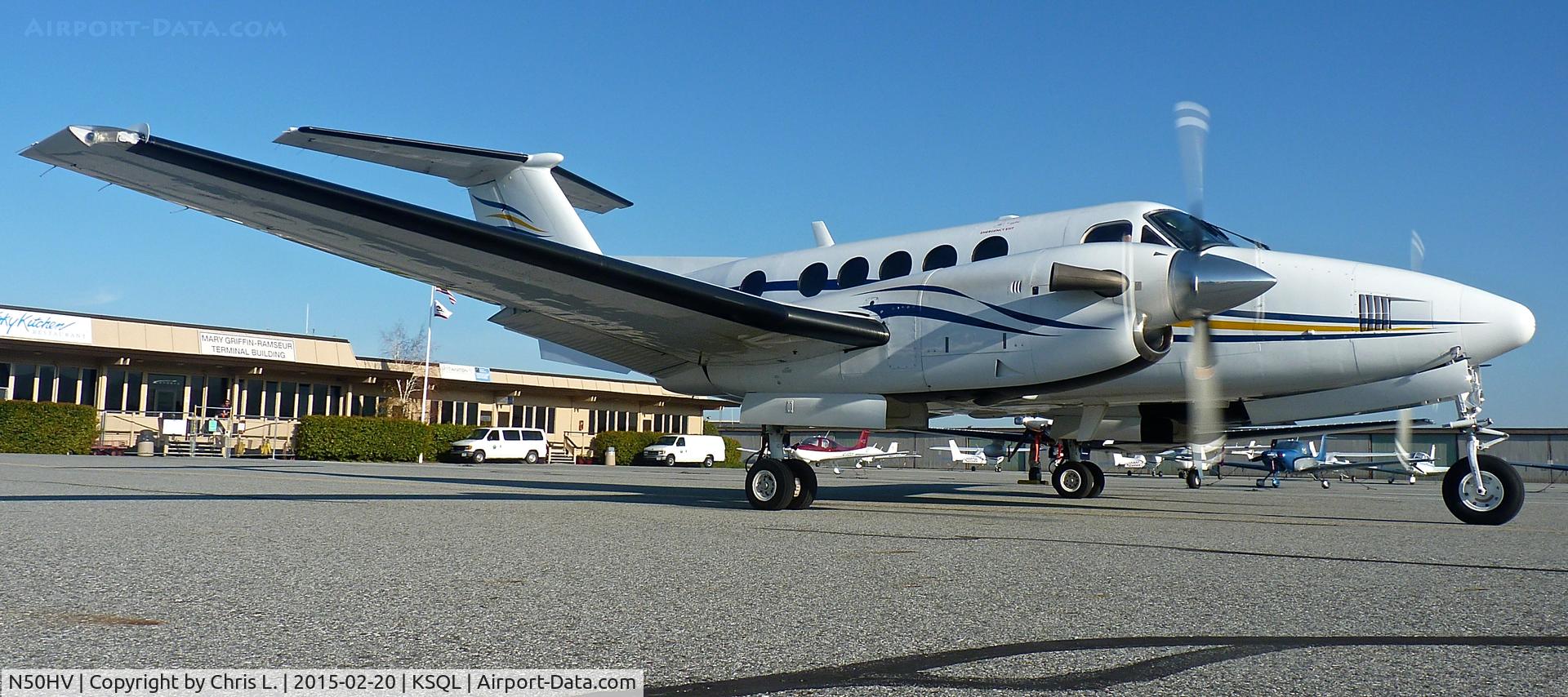 N50HV, 2004 Raytheon B200 Super King Air C/N BB-1879, A local King Air B200 taxis for a flight out to Van Nuys from San Carlos.