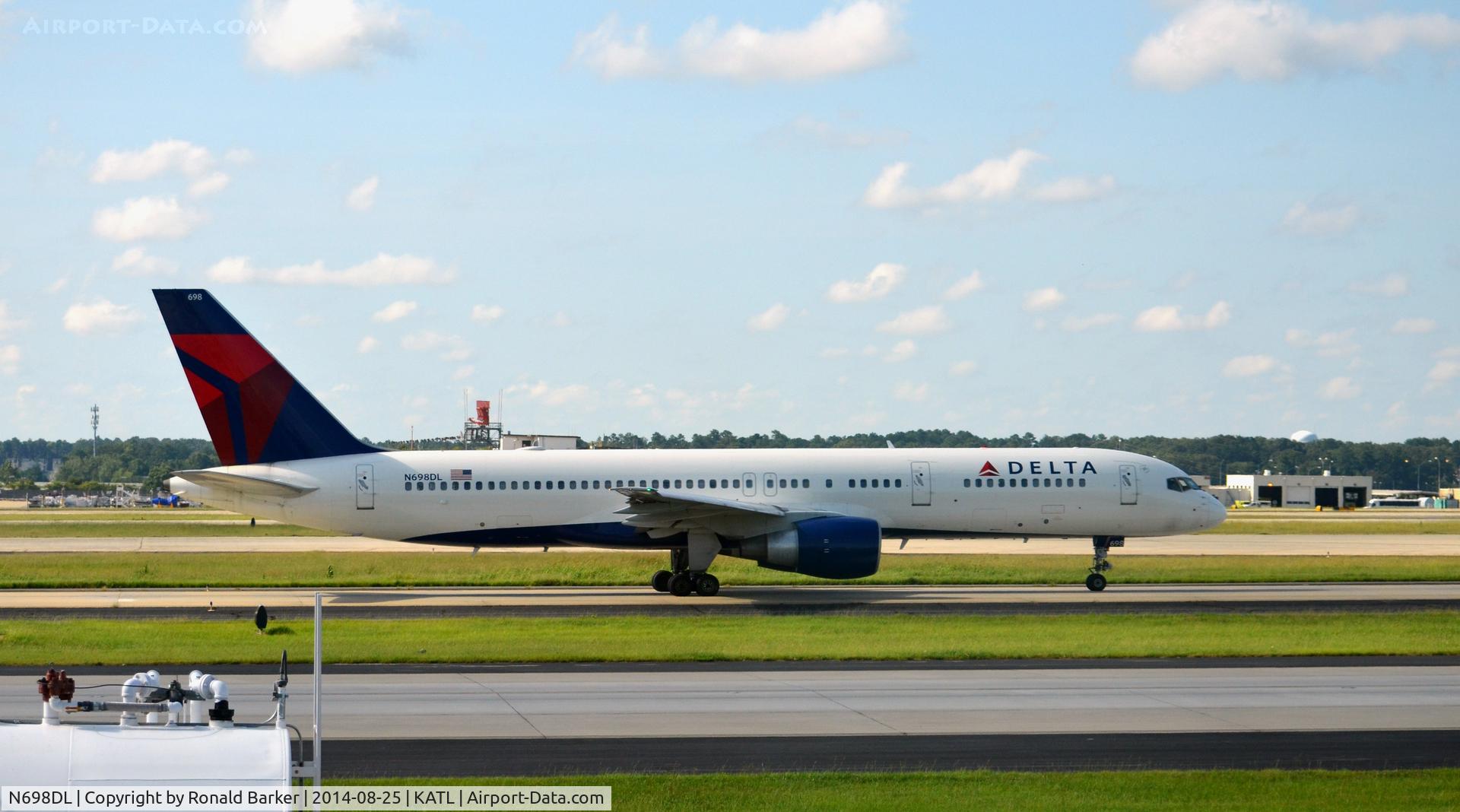 N698DL, 1999 Boeing 757-232 C/N 29911, Taxi Atlanta