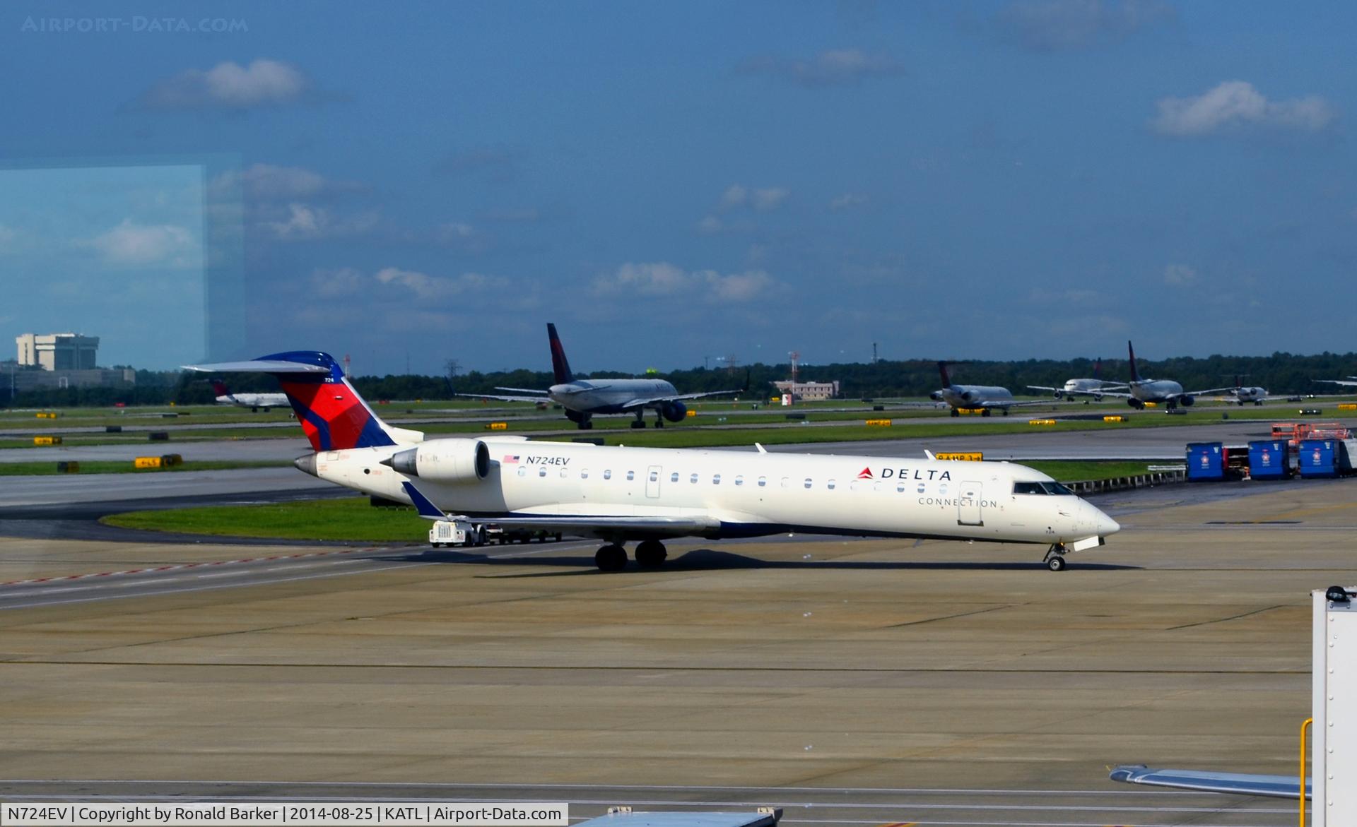 N724EV, 2004 Bombardier CRJ-701 (CL-600-2C10) Regional Jet C/N 10138, Taxi Atlanta