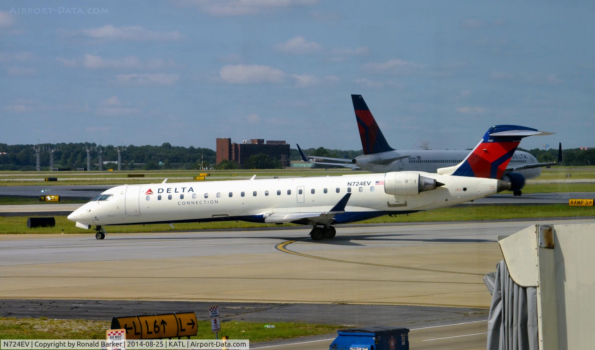 N724EV, 2004 Bombardier CRJ-701 (CL-600-2C10) Regional Jet C/N 10138, Taxi Atlanta