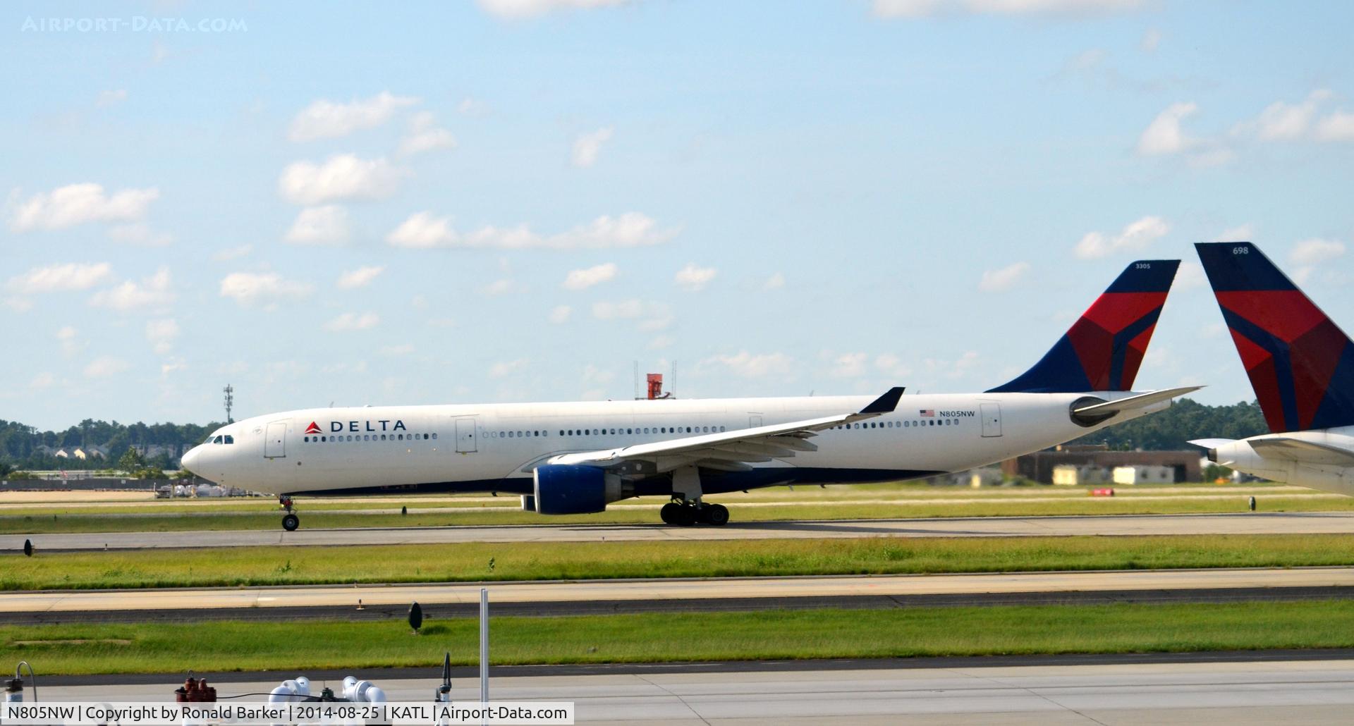 N805NW, 2003 Airbus A330-323 C/N 0552, Takeoff Atlnata