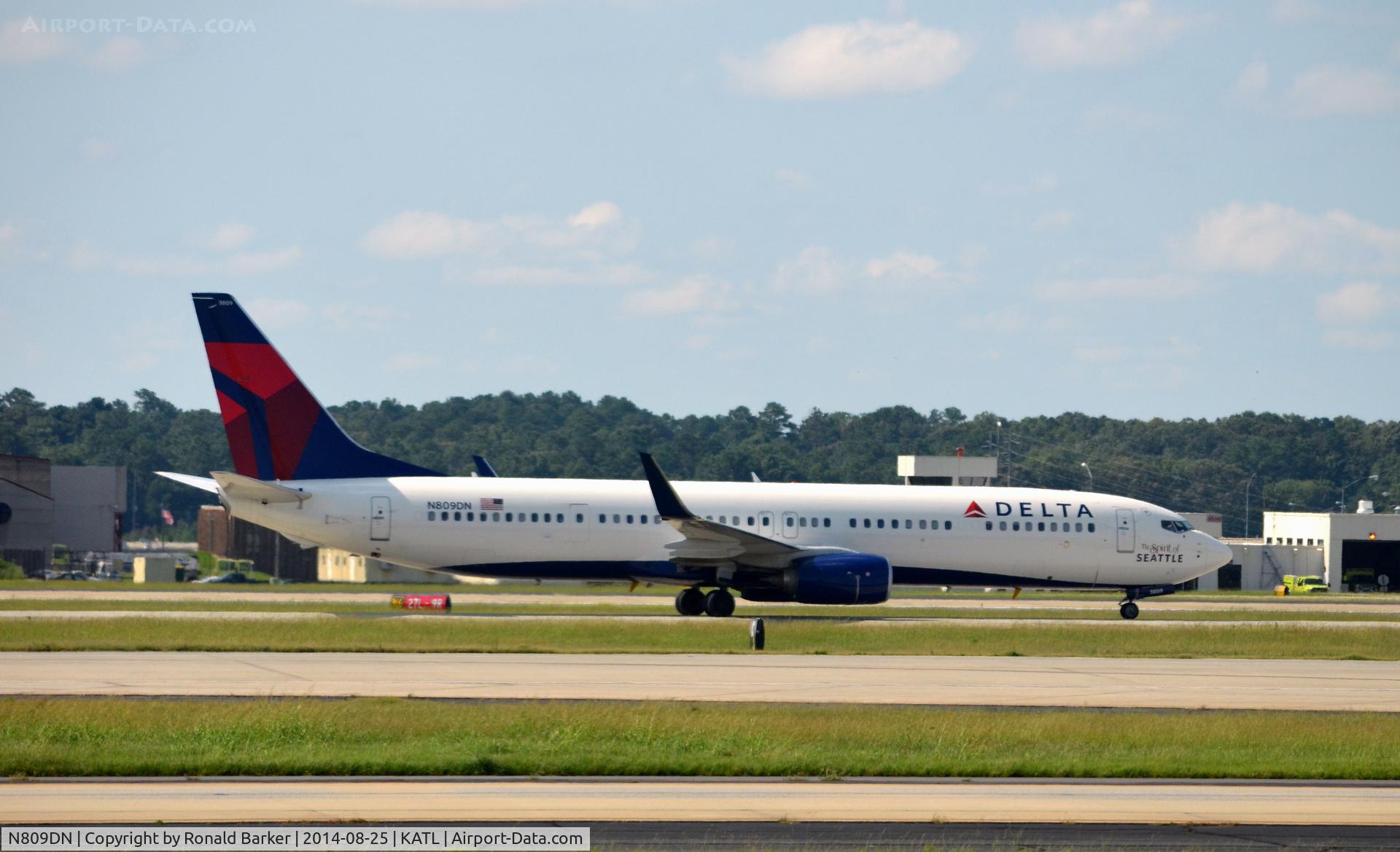 N809DN, 2013 Boeing 737-932/ER C/N 31915, Taxi Atlanta